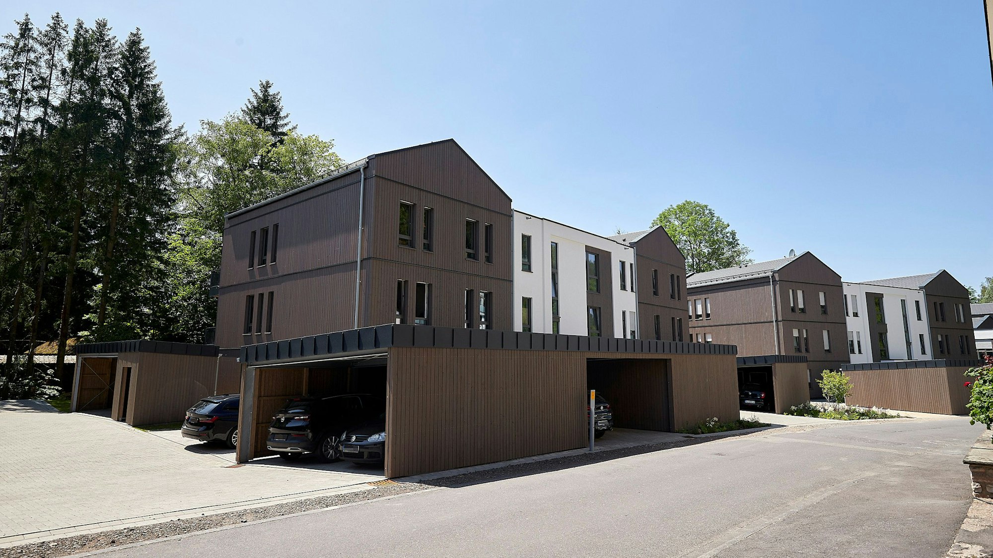 Das Bild zeigt das Rosenthalquartier, das der Bauträger am Ufer des Genfbaches errichtet hat.