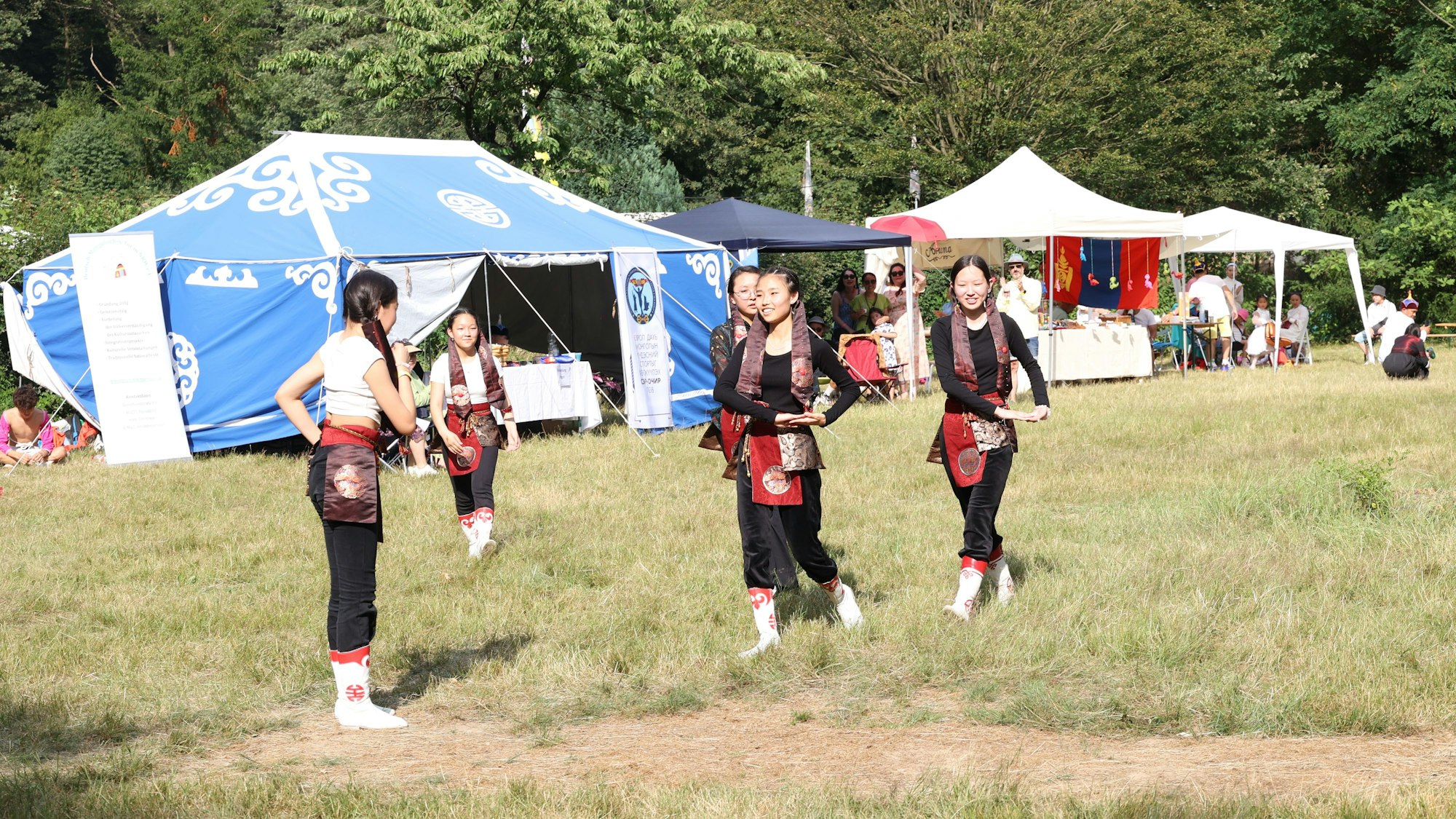 Der 2013 gegründete Verein „Deutsch-Mongolisches Tor in NRW“ hatte nach Leichlingen eingeladen.