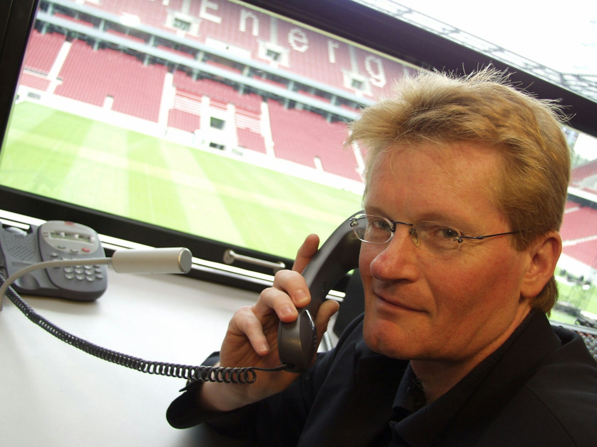 Stadionsprecher Michael Trippel im Juni 2004 im Rhein-Energie-Stadion