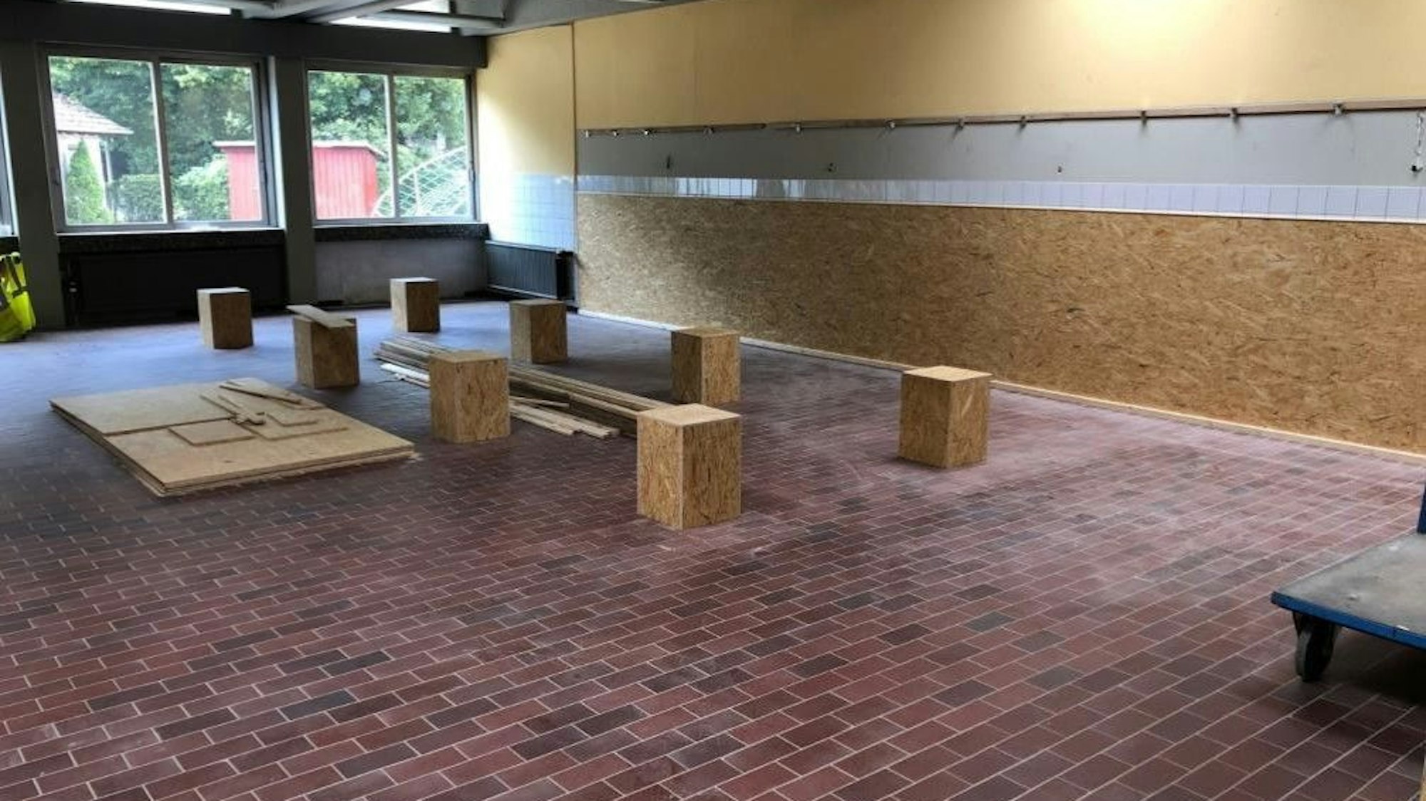 Das Erdgeschoss des früheren Hauptschulgebäudes ist provisorisch wieder nutzbar. Die OGS der Grundschule Büscherhof zieht nach den Sommerferien ein.