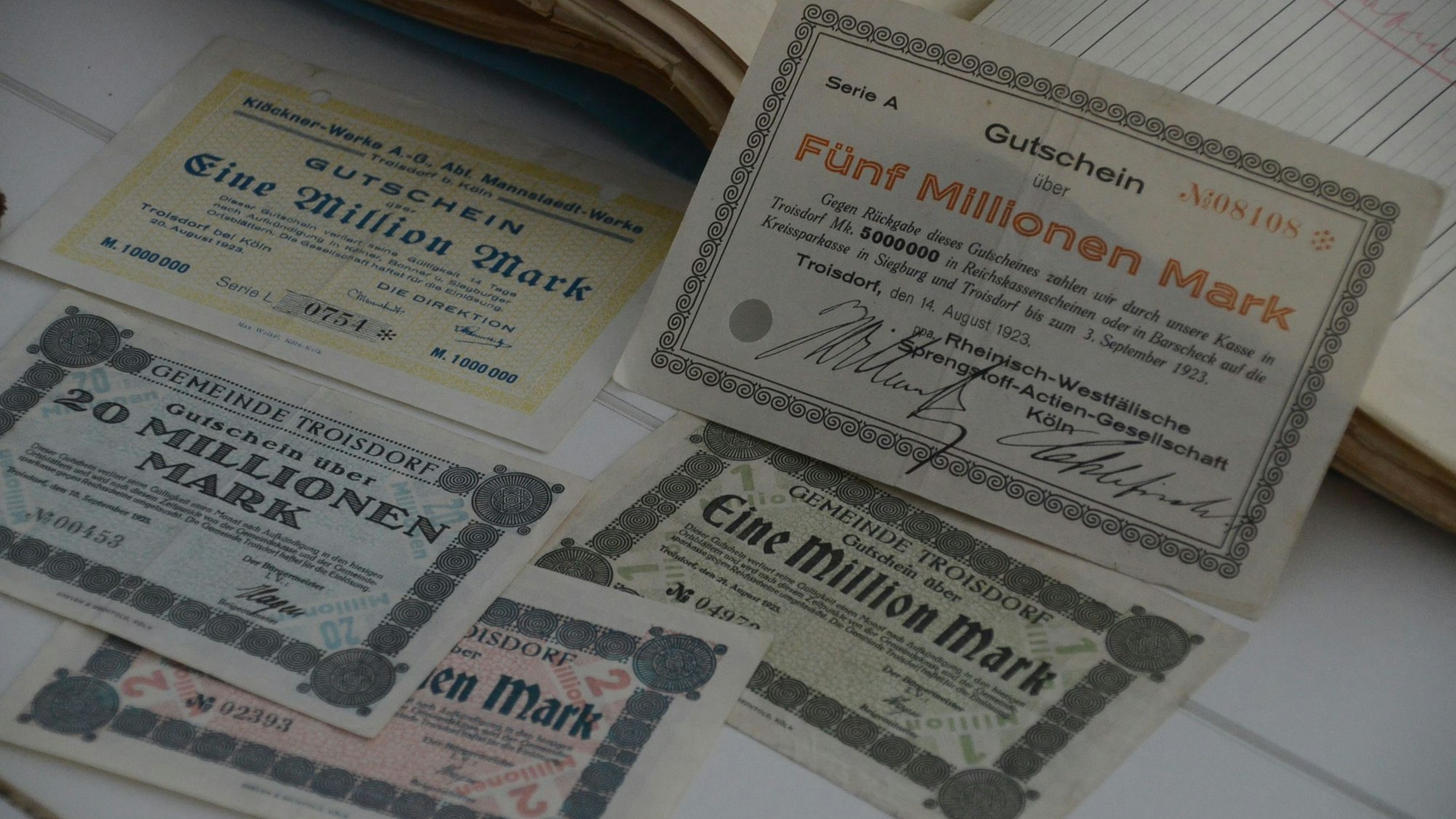 Das Stadtarchiv Troisdorf ist am Archivblog 1923 Alltag in der Krise beteiligt.
Archivleiterin Antje Winter und Archivar Johannes ehrengruber