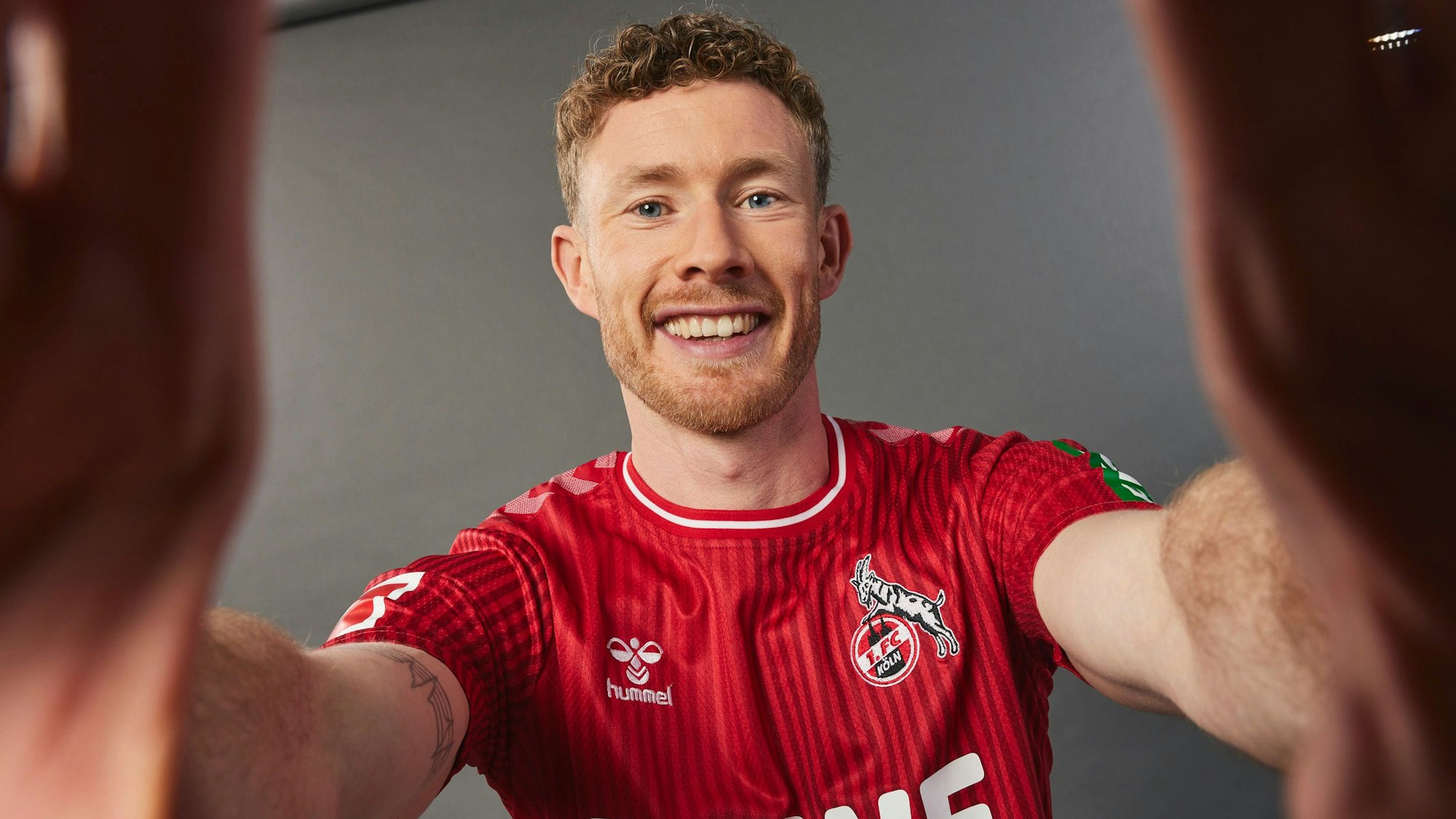 Florian Kainz im Auswärtstrikots der Saison 2023/24.