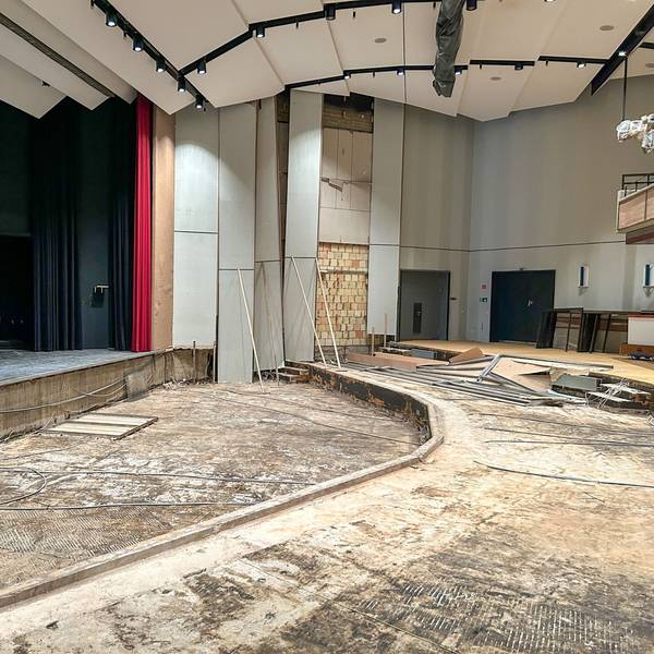 Die Aula der Hauptschule muss komplett saniert werden.