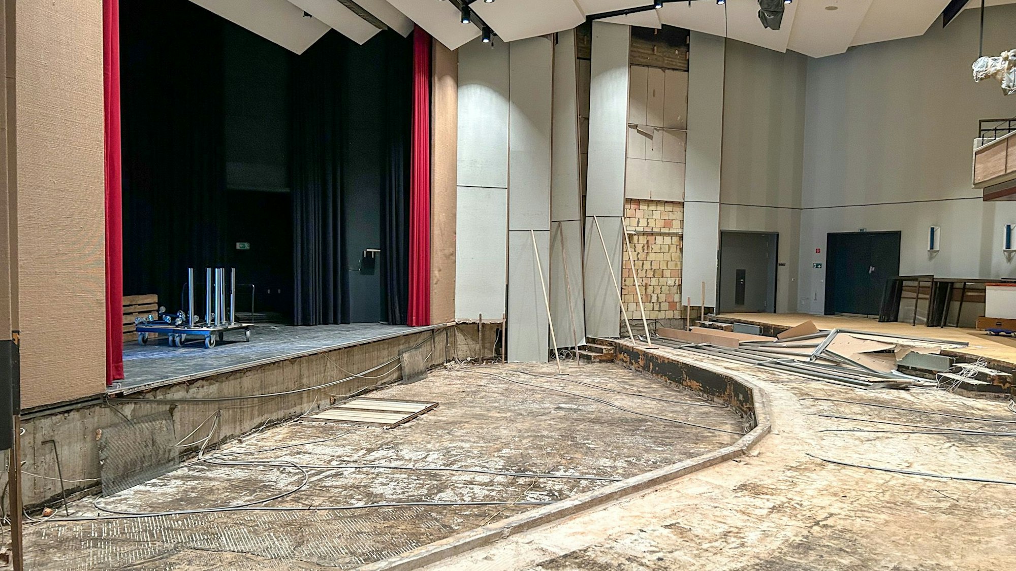 Die Aula der Hauptschule muss komplett saniert werden.