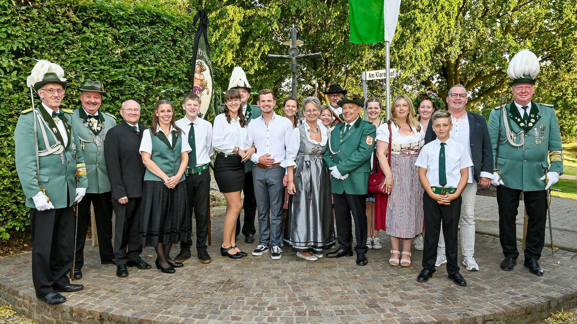 Das Bild zeigt die neuen Majestäten des Schützenvereins Vernich.