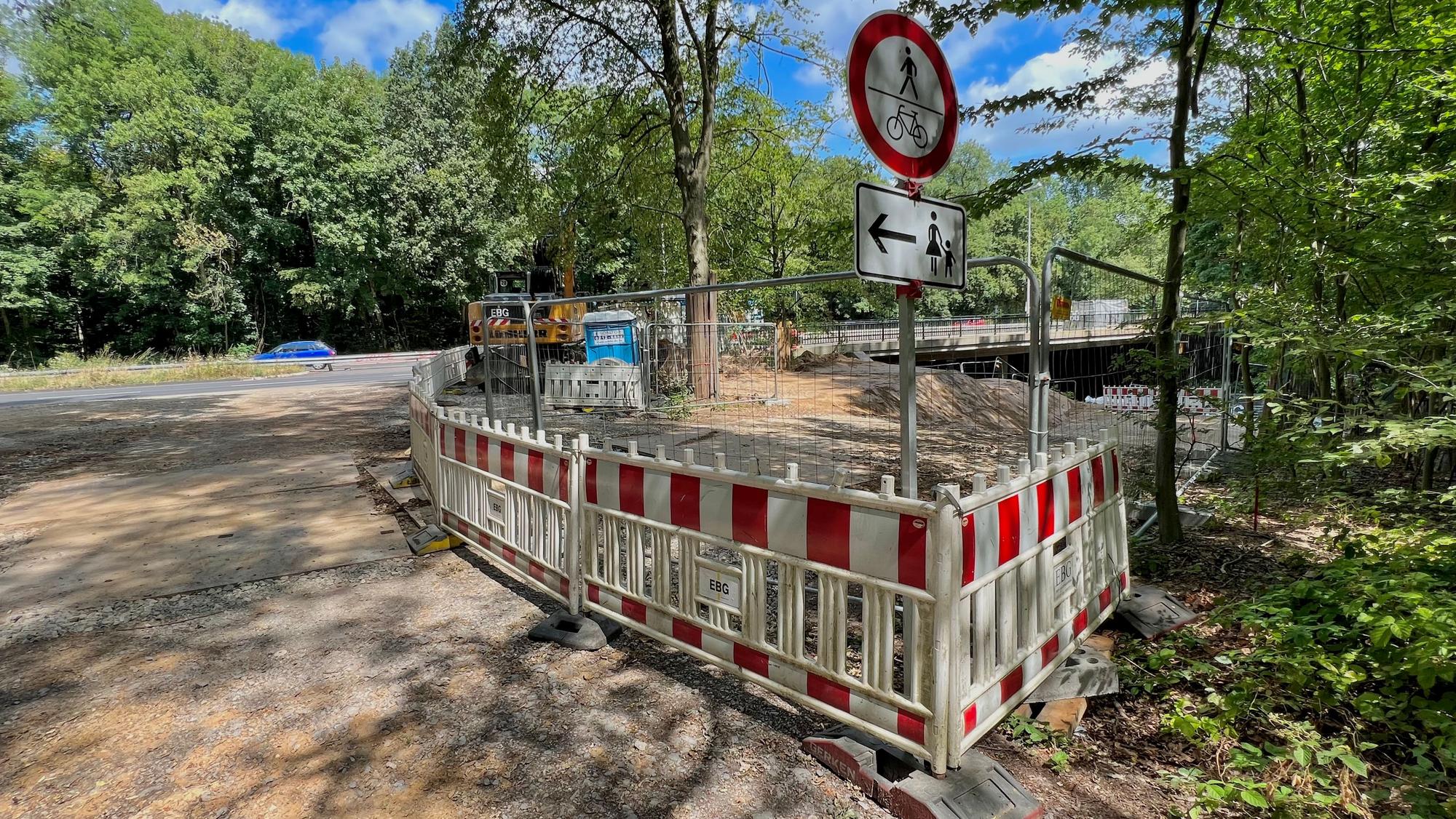 Sperrung für Kanalbauarbeiten an der Gustav-Heinemann-Straße