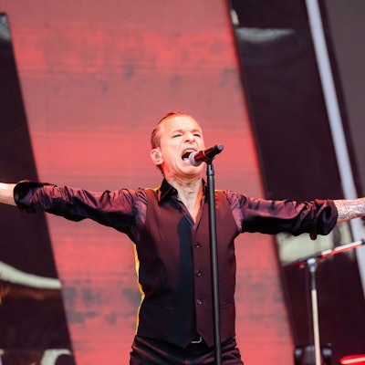 07.07.2023, Berlin: Frontmann Dave Gahan von Depeche Mode tritt im Olympiastadion Berlin auf. Foto: Christoph Soeder/dpa +++ dpa-Bildfunk +++