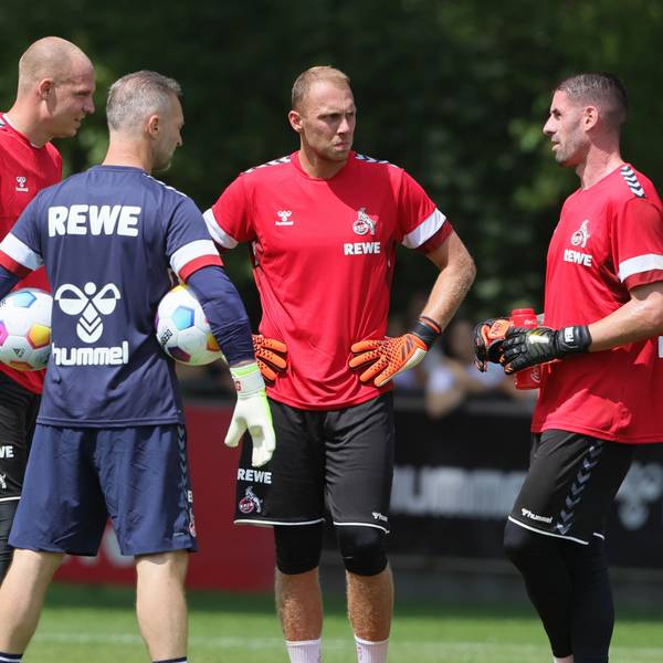 Philipp Pentke hält sich derzeit beim FC fit, ein Herausforderer für Marvin Schwäbe (v.r.) ist der 38-Jährige allerdings nicht.