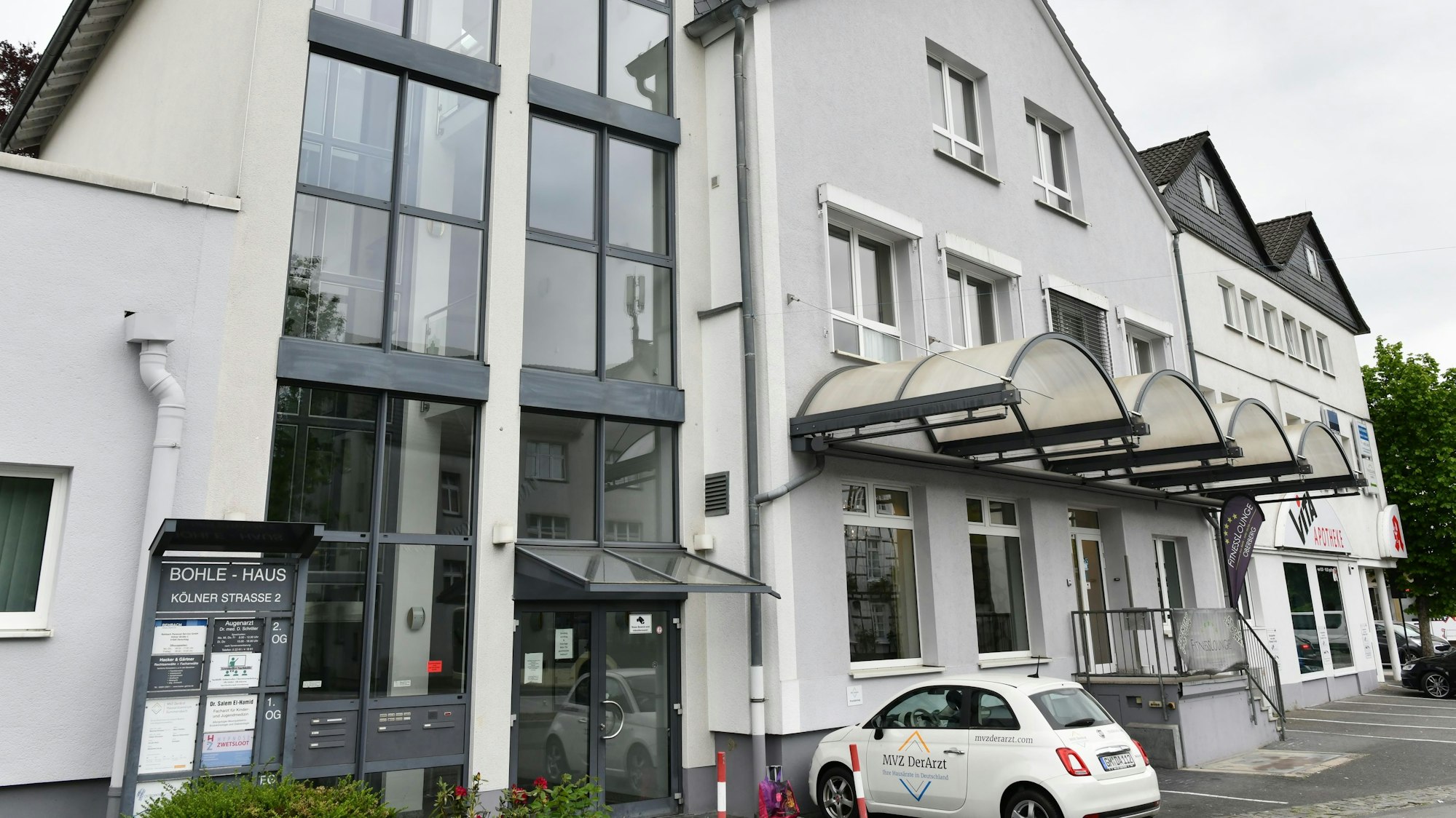 Blick auf das bisherige Medizinische Versorgungszentrum an der Kölner Straße in Gummersbach-Derschlag.