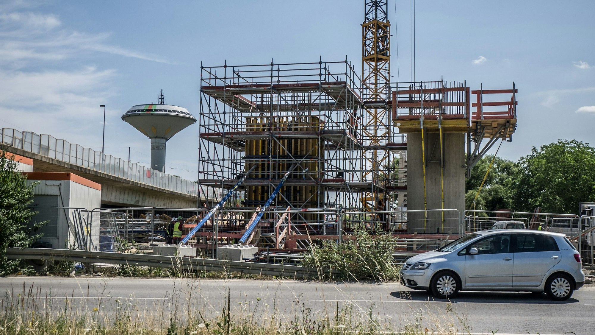 Stützen für die neue Autobahn 1 an der Nobelstraße, Verbindung von der A1 auf die A59. Foto: Ralf Krieger