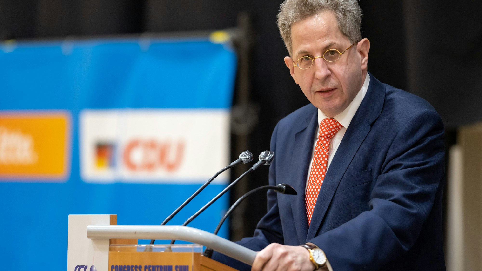 Hans-Georg Maaßen an einem Rednerpult.