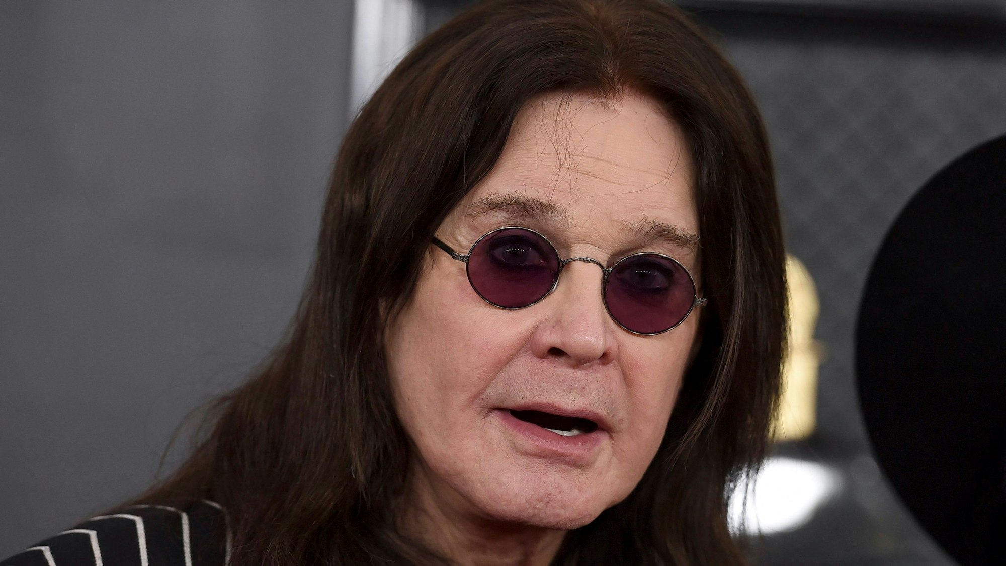 ARCHIV - 27.01.2020, USA, Los Angeles: Der britische Rockstar Ozzy Osbourne trifft zur 62. Verleihung der Grammy Awards im Staples Center ein.