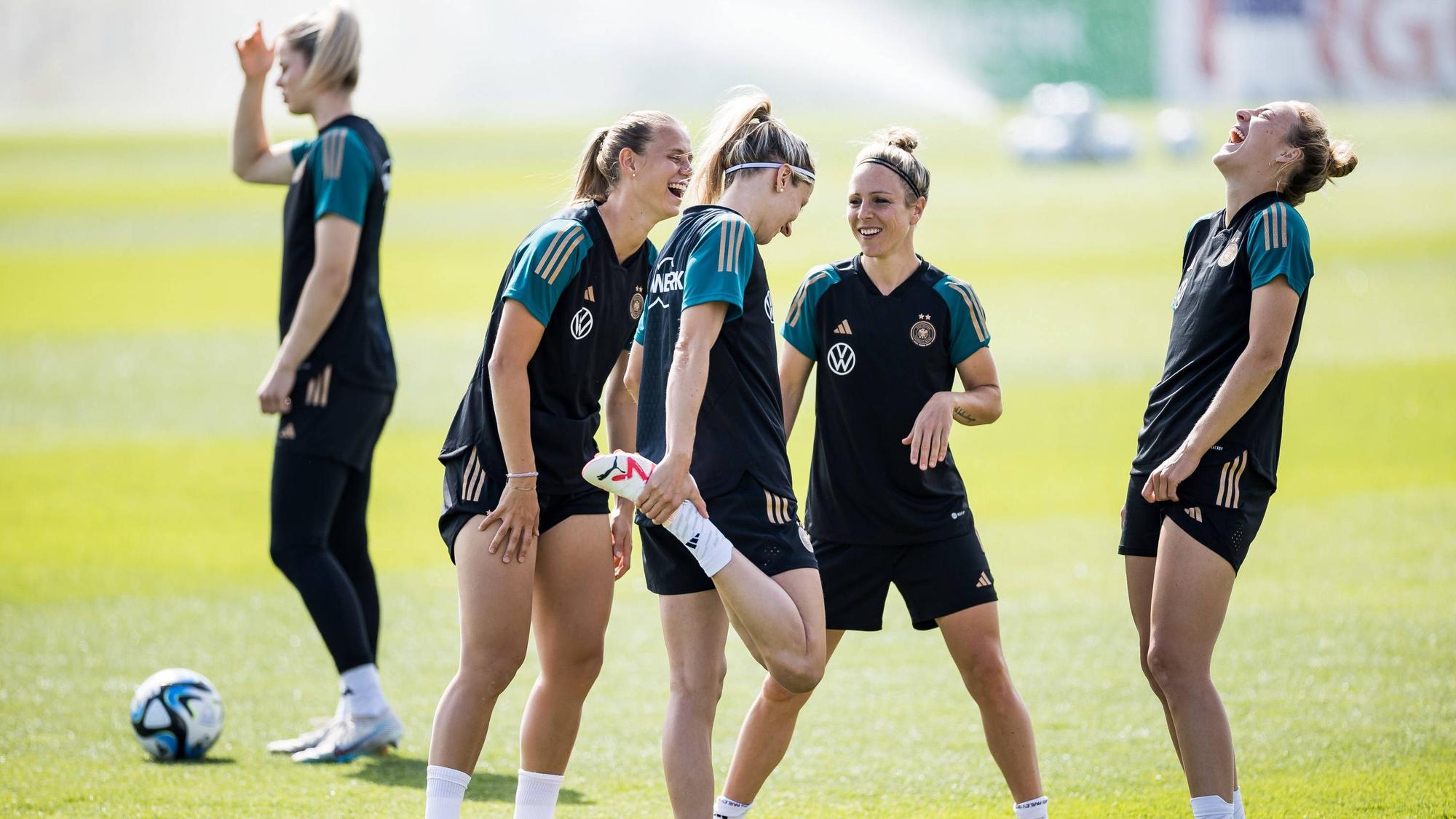 Trainingseinheit der DFB Frauen mit Klara Buehl, Kathrin Hendrich, Svenja Huth und Carolin Simon