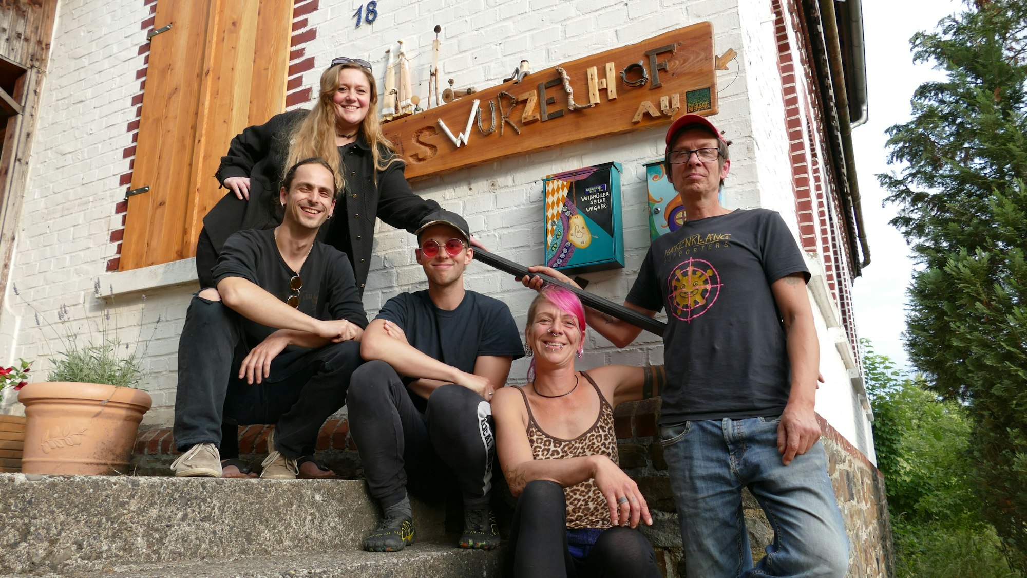 Die Fünf vom Graswurzelhof: VLNR Olesja Schazkaja, Steffen Jahn, Noah Wagner, Ninne Weißmüller, Fabian Seiler.