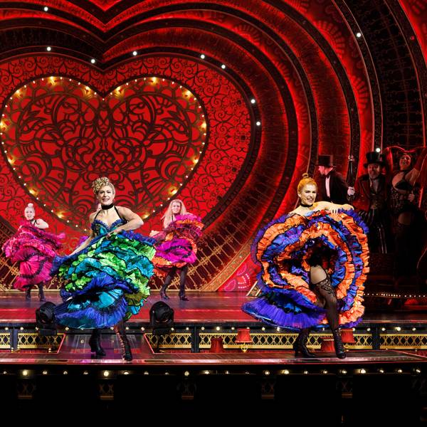 Das Bild zeigt eine Szene aus dem Musical Moulin Rouge.