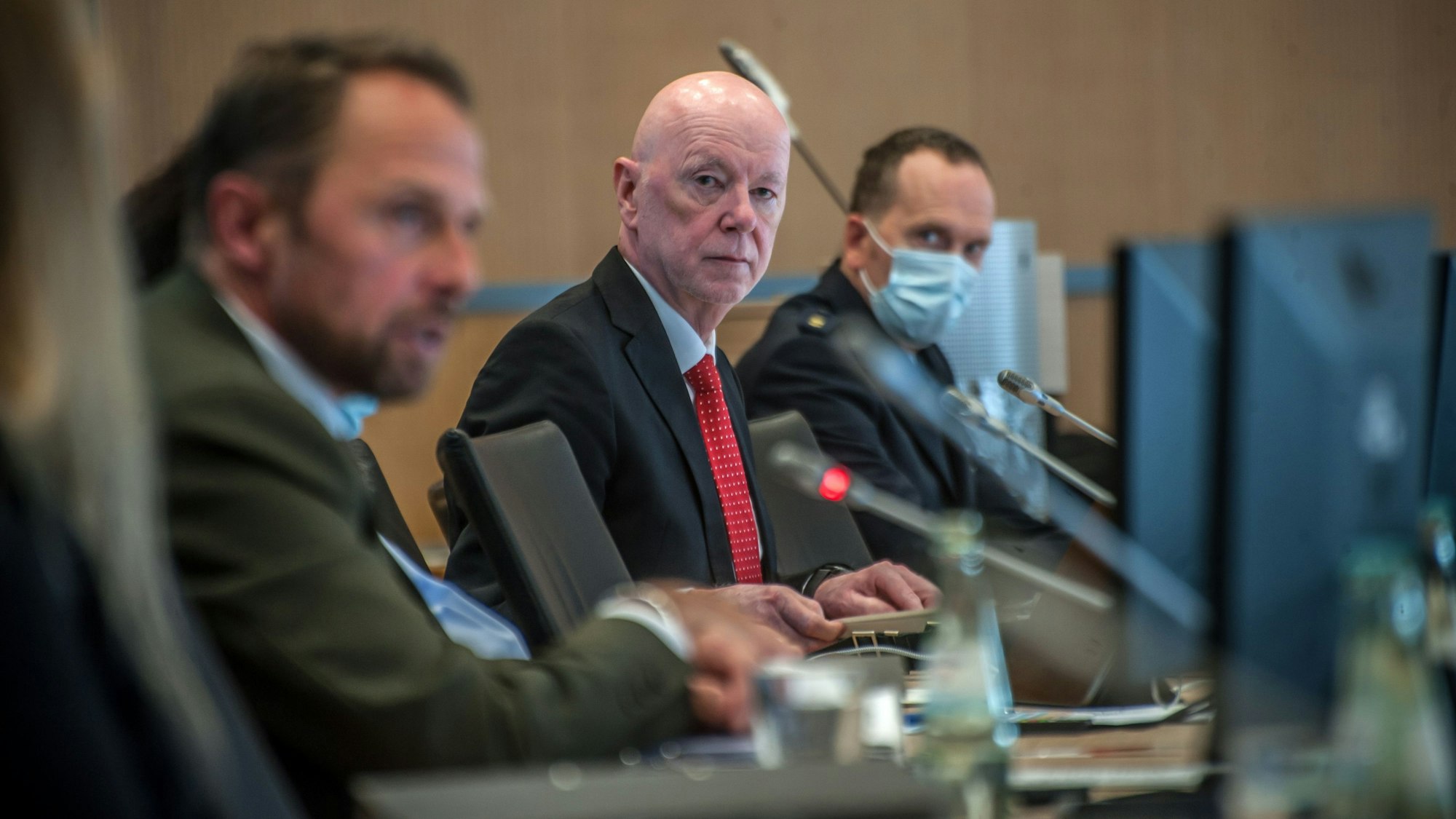 Kölns Polizeipräsident Uwe Jacob im Ratssaal Leverkusen.