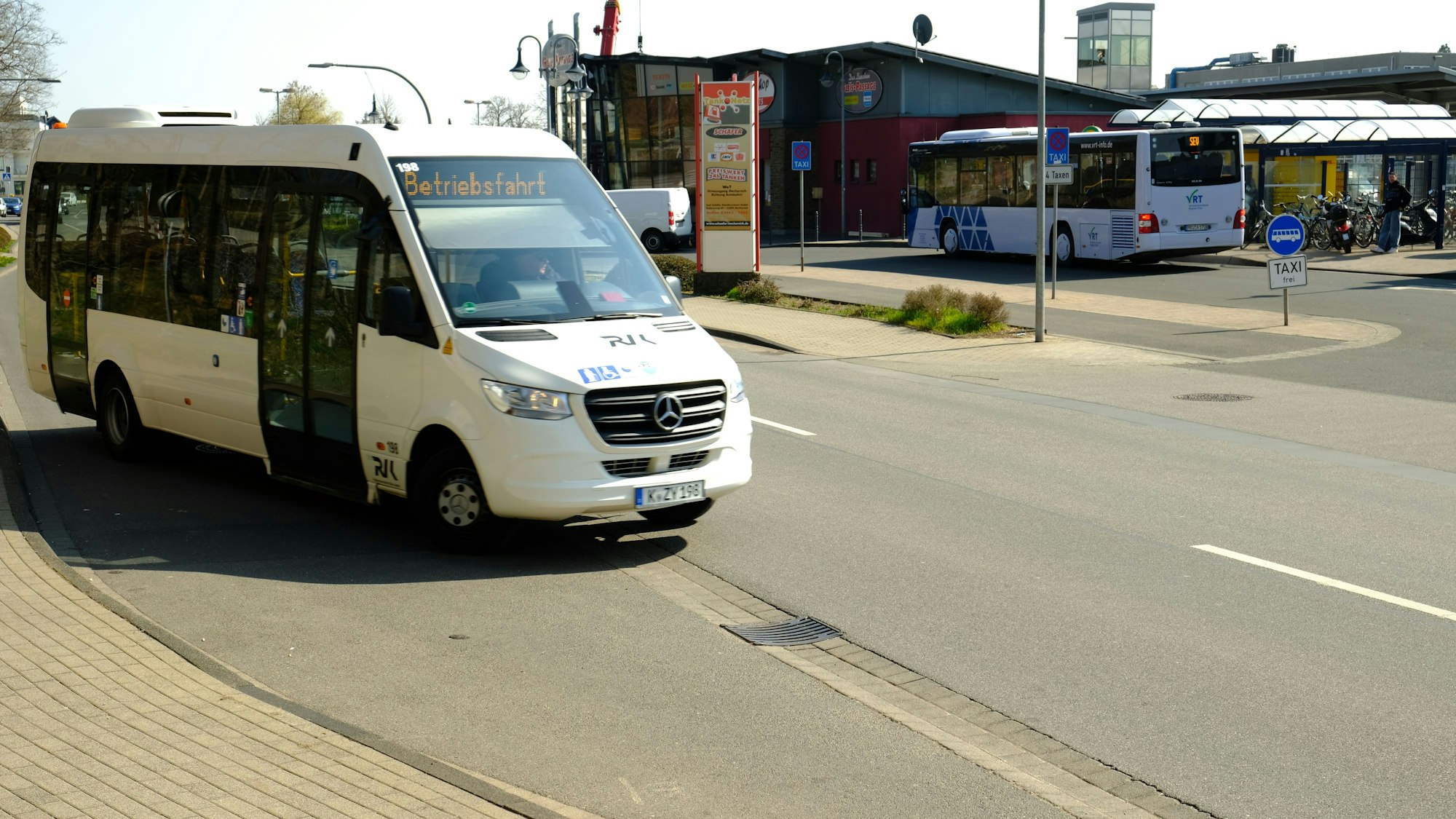 Busse am Bahnhof in Mechernich.