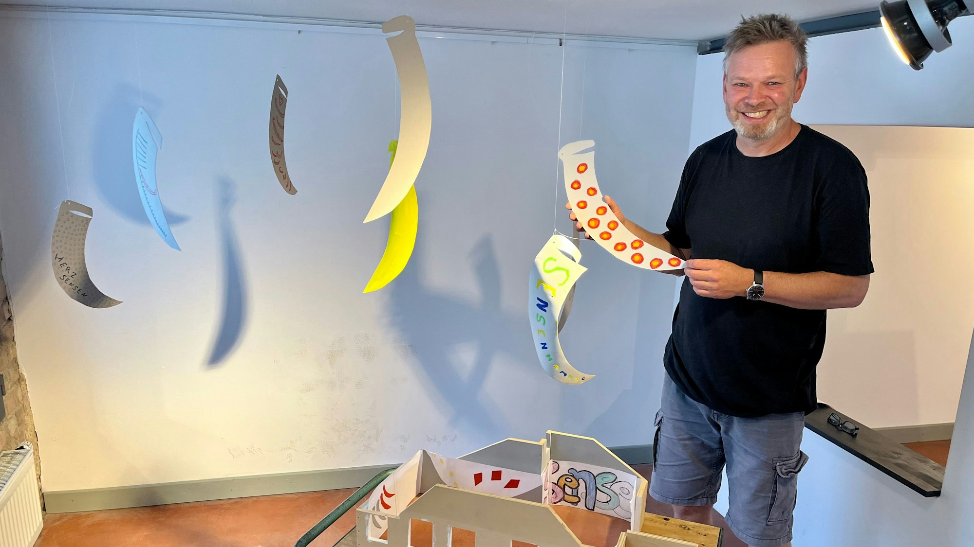 Jürgen Bandsom im offenen Atelier des Sensenhammer.