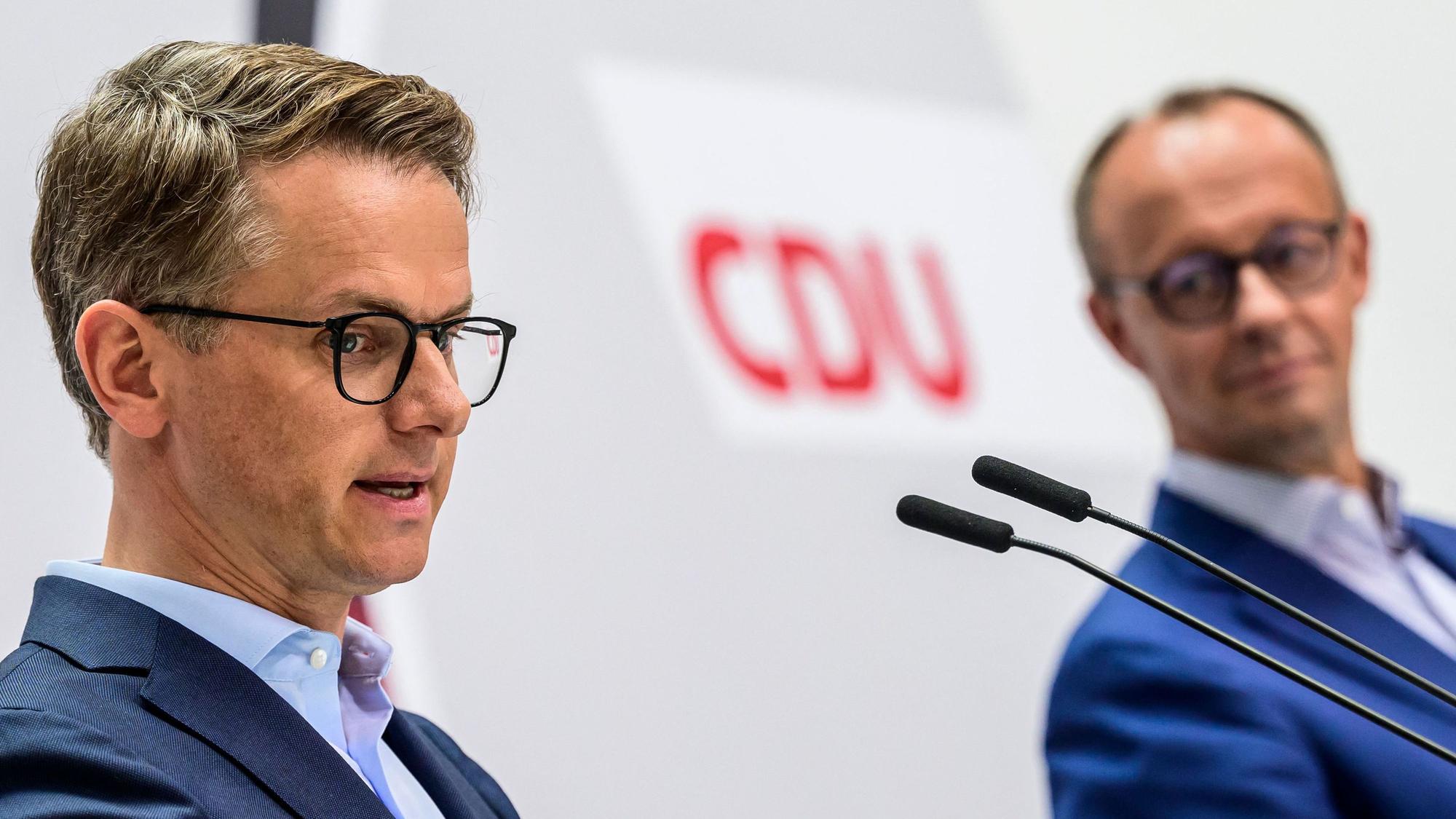 CDU-Chef Friedrich Merz (rechts) und der neue CDU-Generalsekretär Carsten Linnemann