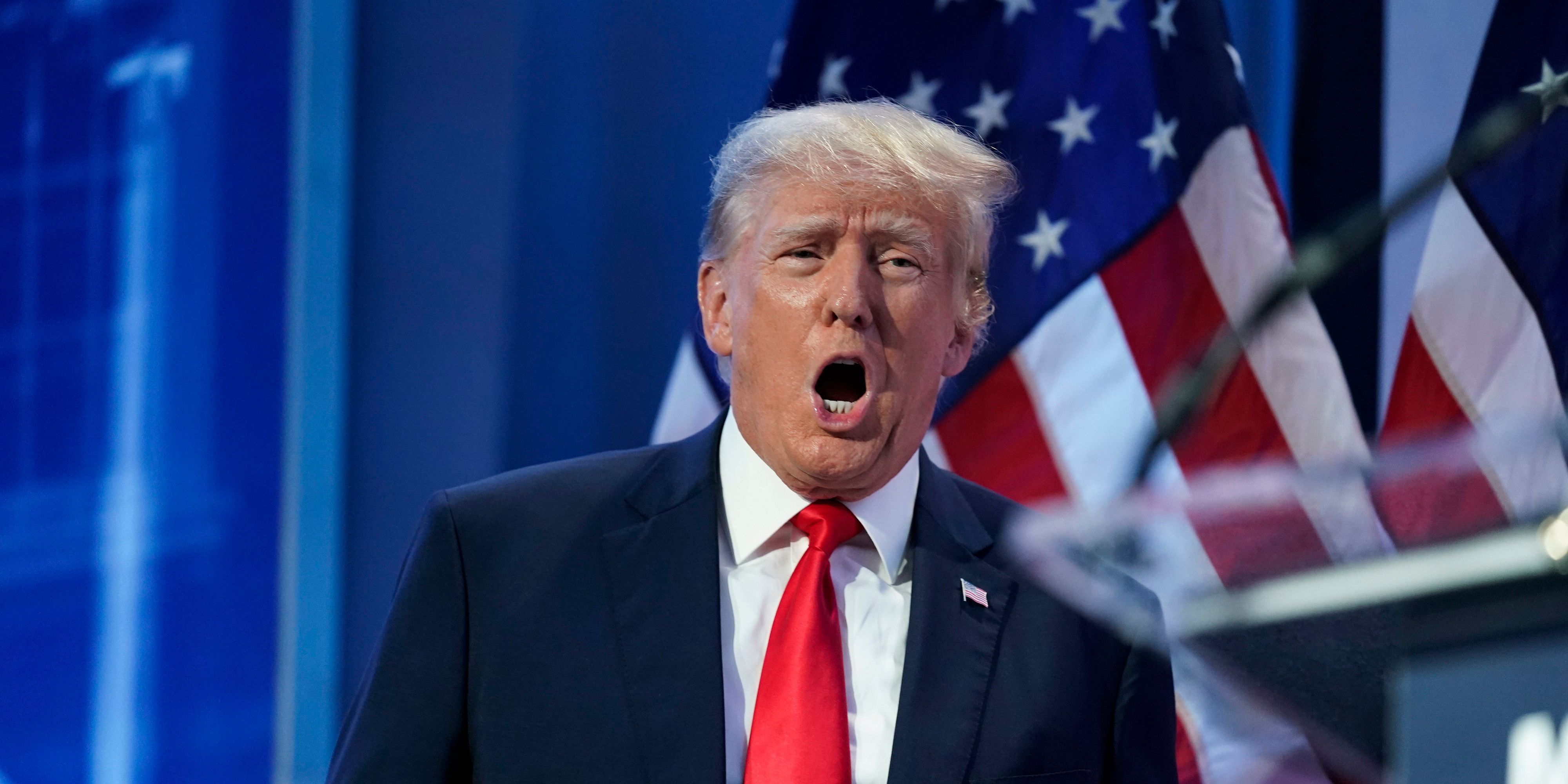 Donald Trump, ehemaliger Präsident der USA, reagiert bei einer Veranstaltung der „Moms for Liberty“.