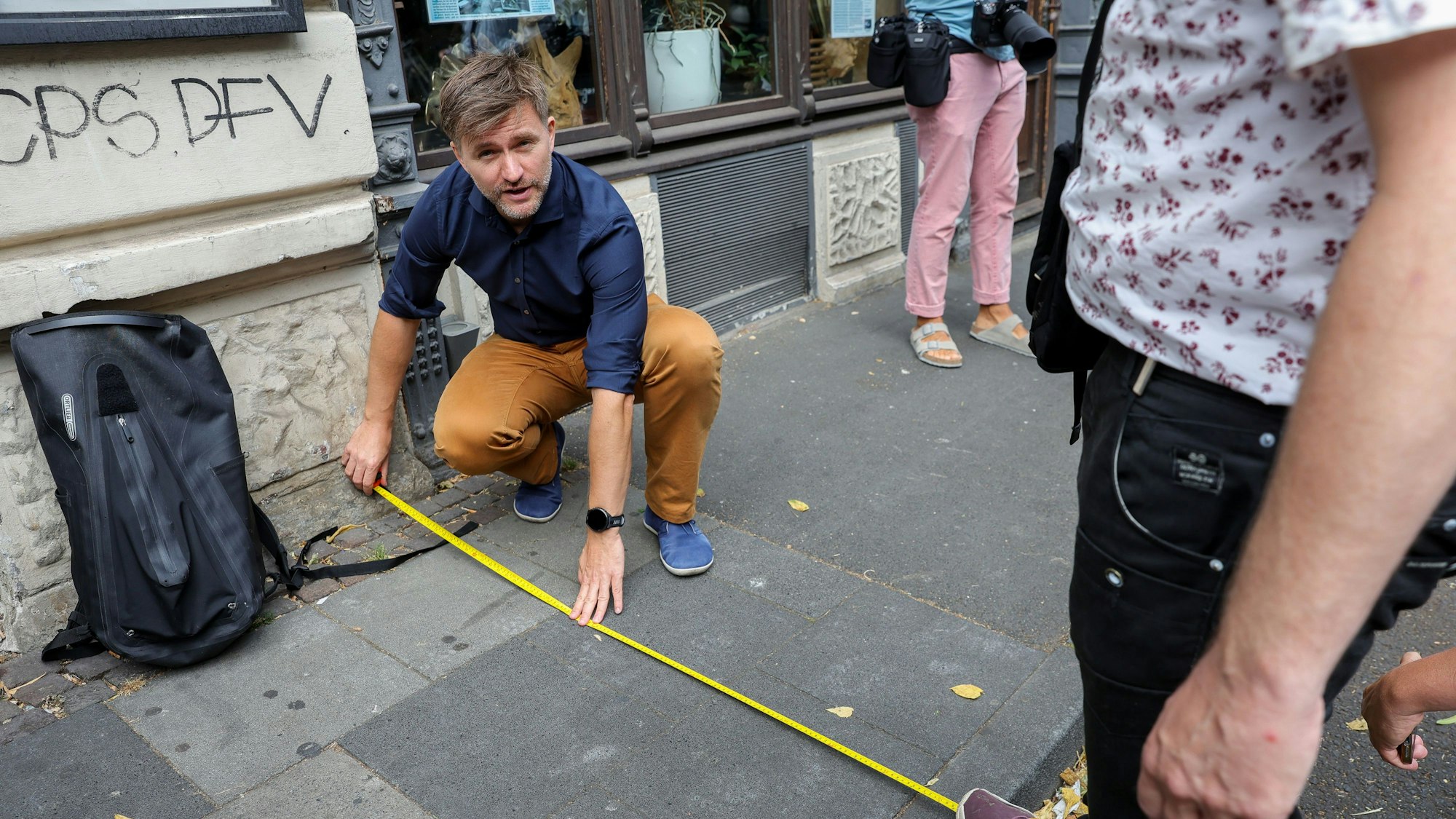 Könnte breiter sein: Der Gehweg an der Brabanter Straße im Belgischen Viertel