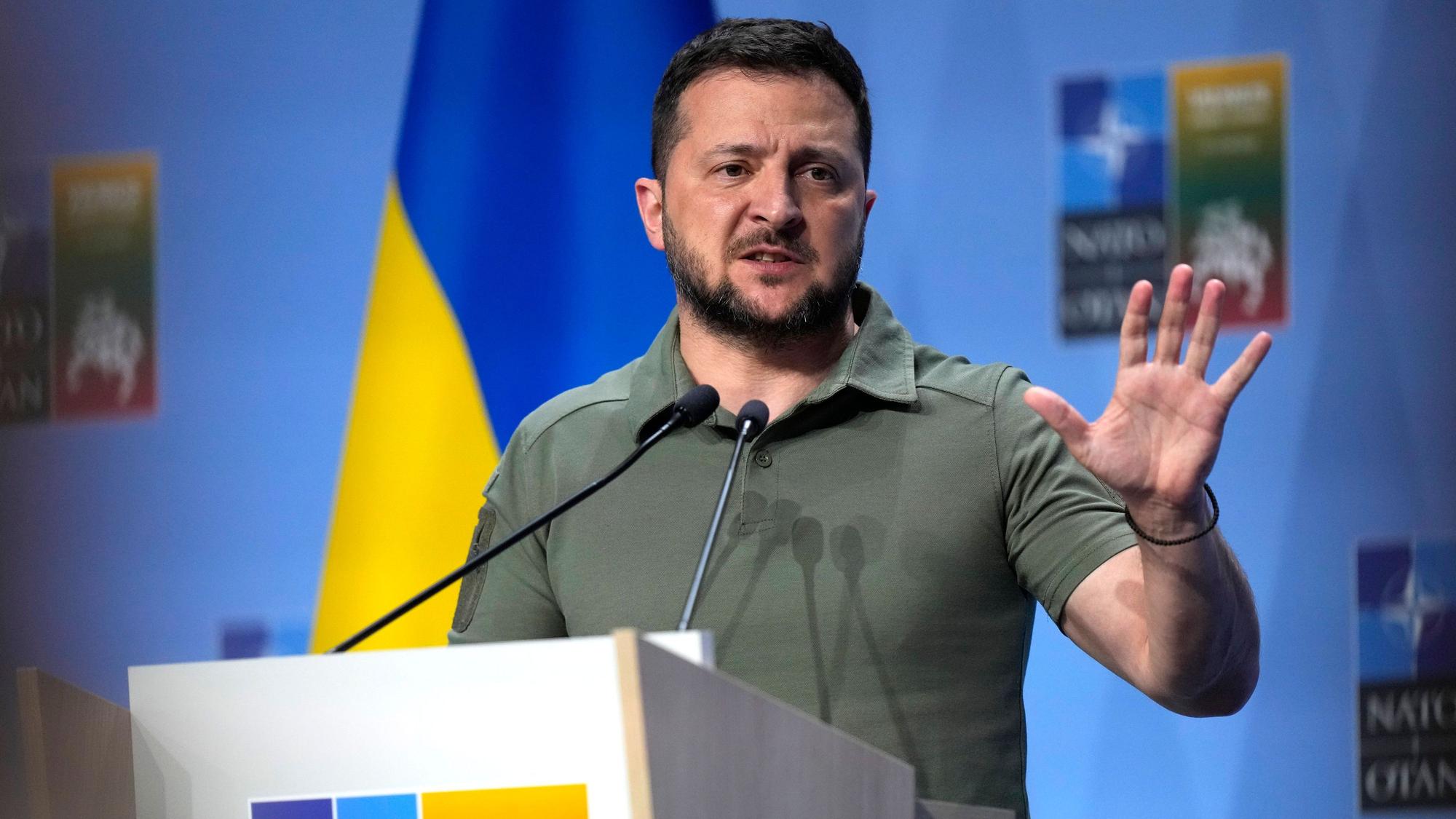 12.07.2023, Litauen, Vilnius: Wolodymyr Selenskyj, Präsident der Ukraine, spricht auf einer Veranstaltung am Rande des Nato-Gipfels. Foto: Pavel Golovkin/AP/dpa +++ dpa-Bildfunk +++
