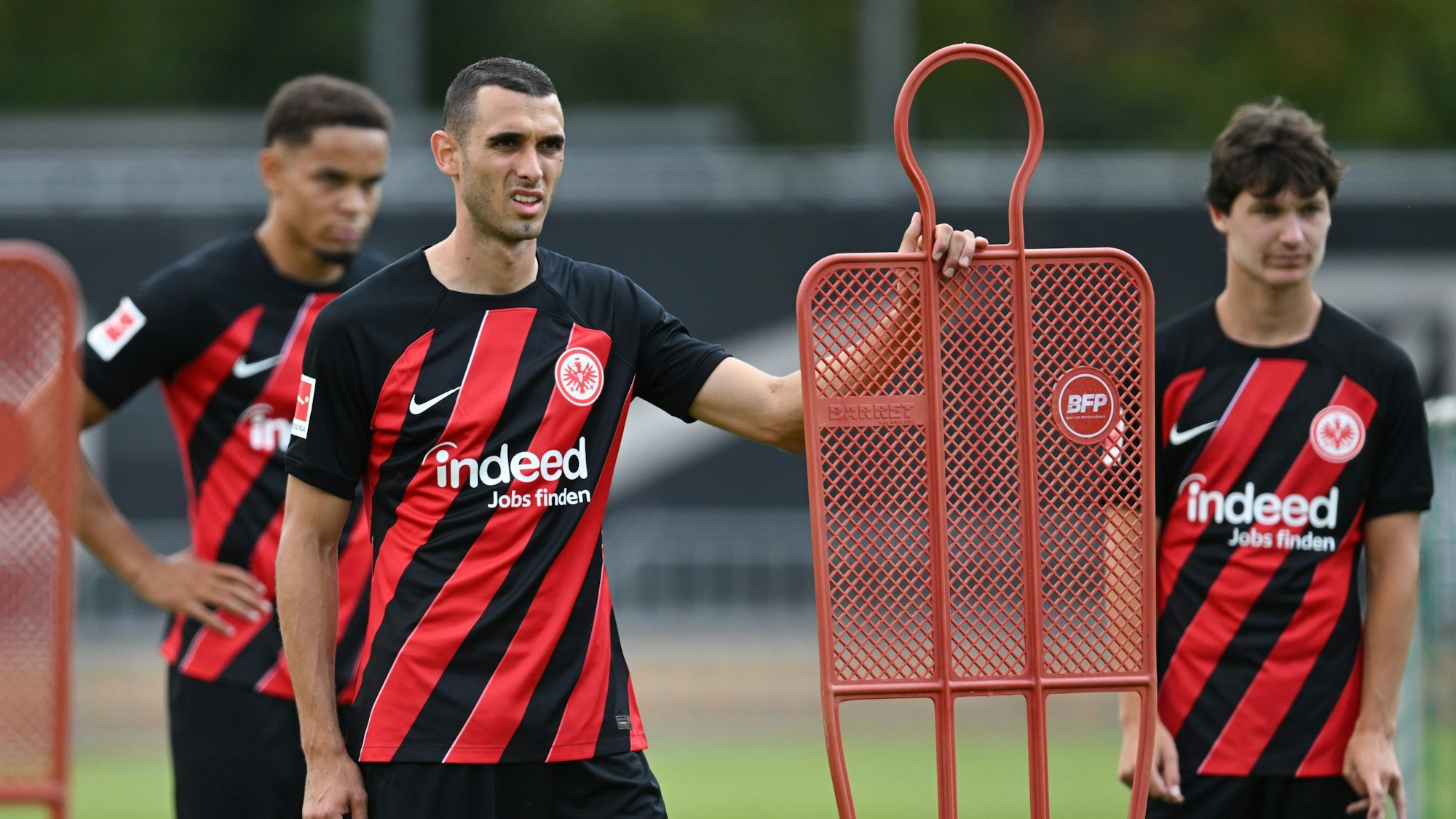 Neuzugang Ellyes Skhiri beim offiziellen Trainingsauftakt von Eintracht Frankfurt