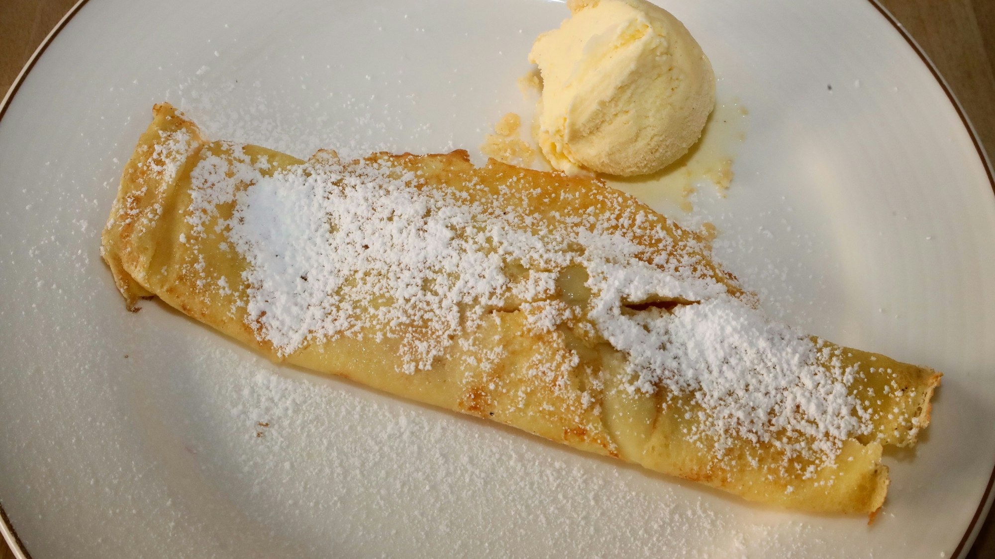 Pallatschinken mit Marillenmarmelade, Dessert aus dem Sommermenü von Essers Gasthaus