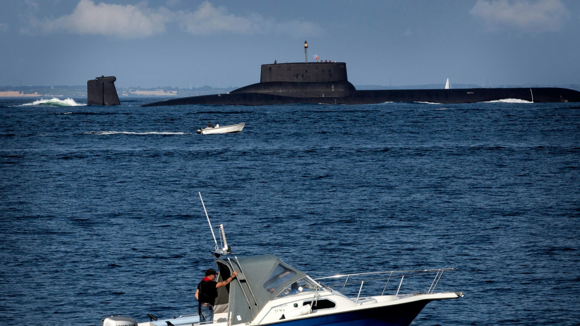 Ein russisches Atom-U-Boot fährt im Sommer 2017 bei Dänemark. Ein früherer russischer U-Boot-Kommandant ist am Montag erschossen worden. (Archivbild)