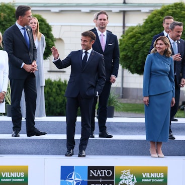 Nato-Gipfel in litauischen Vilnius: Die Staatsoberhäupter der Nato-Staaten und ihre Partner posieren nach einem gemeinsamen Abendessen.