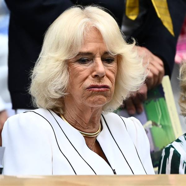 Königin Camilla macht enttäuschtes Gesicht.