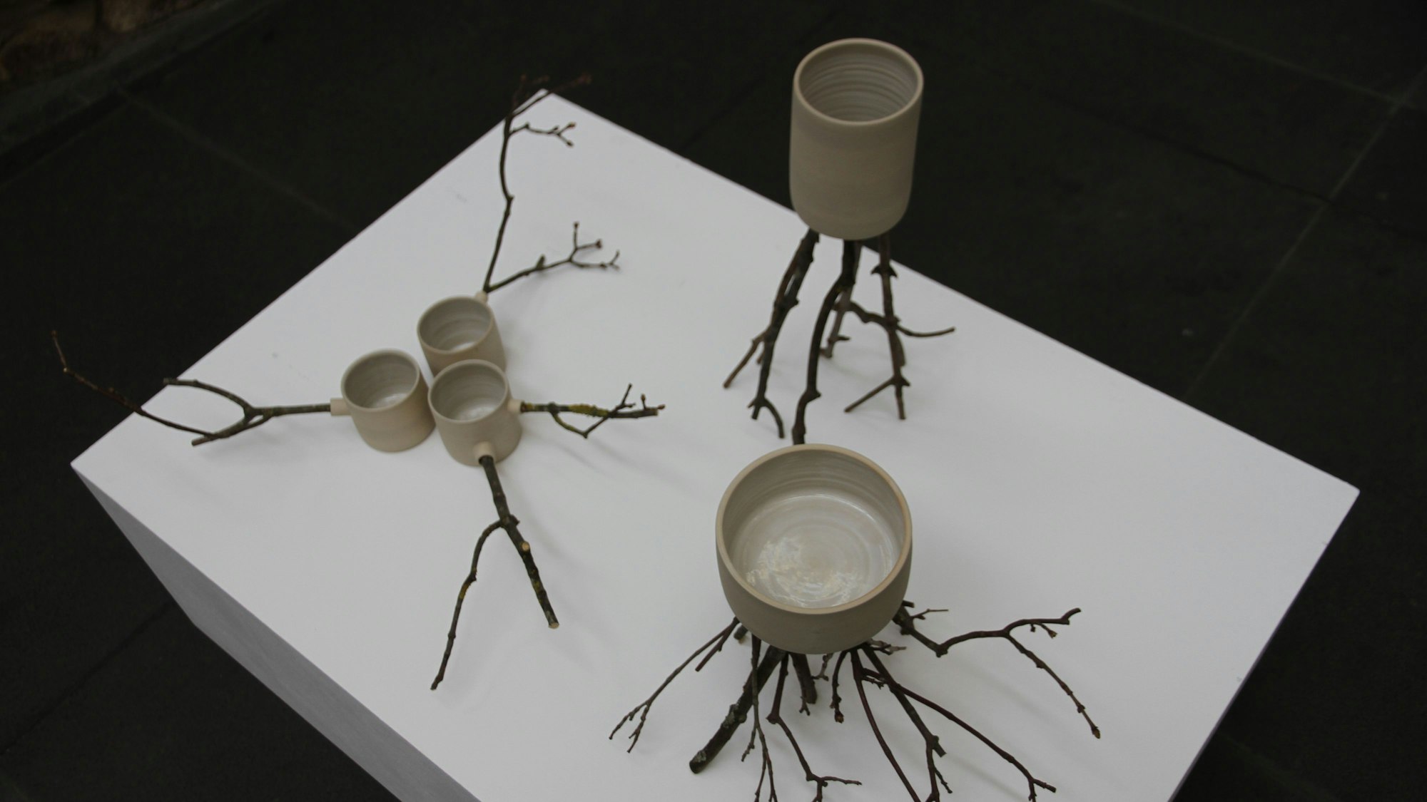 Ausstellung der Gruppe Gedok im Stadtmuseum, Gefäßgruppe von Jutta Becker