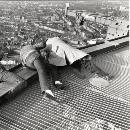 Colonius. Januar 1982. Fotografen beugen sich über die Brüstung.