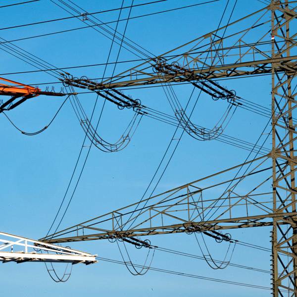 In Kerpen und Umgebung fiel für zehn Minuten der Strom aus (Symbolfoto). Das bild zeigt Kabel.