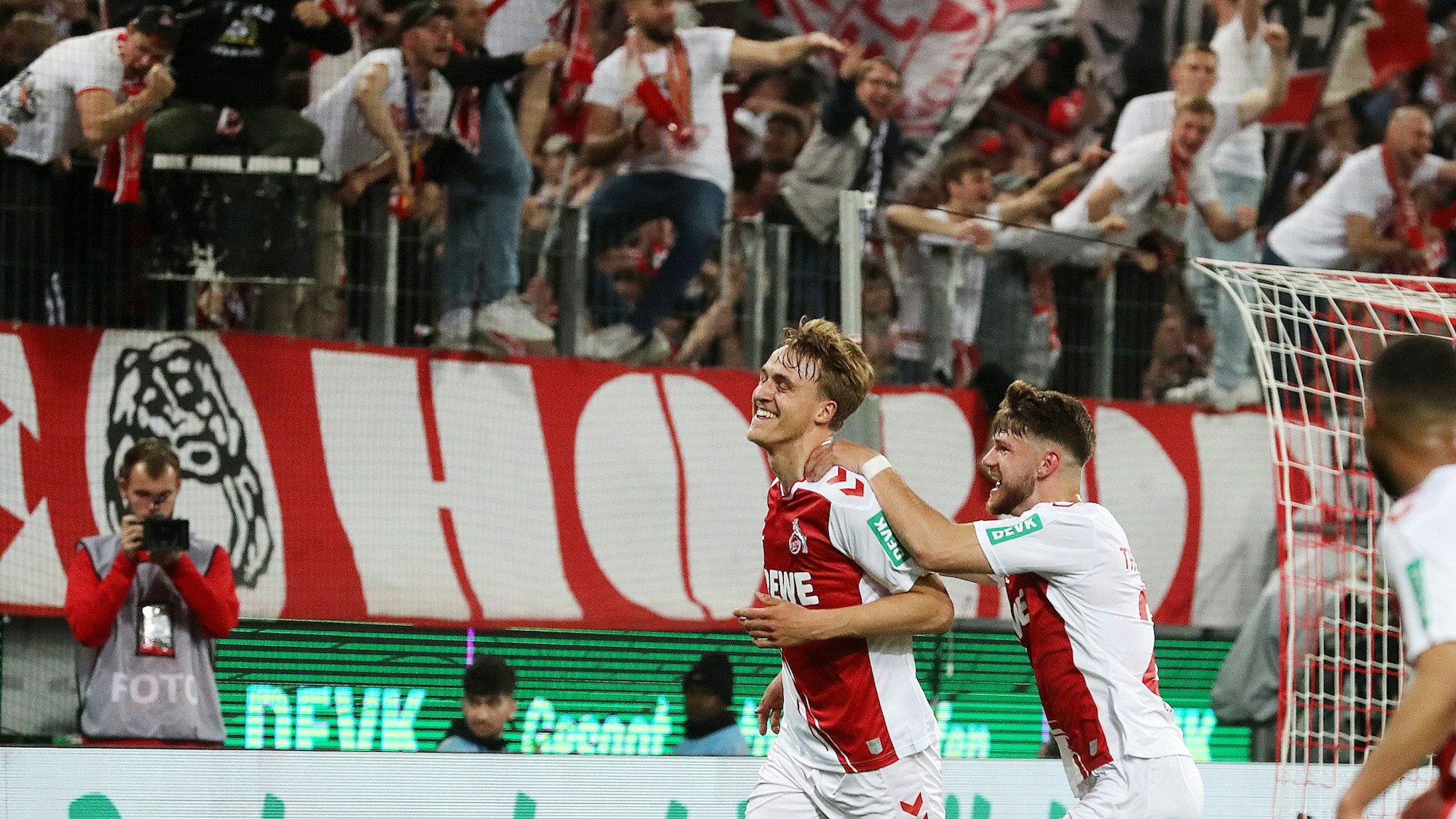 Jubel nach dem Tor zum 4:2 durch Timo Hübers