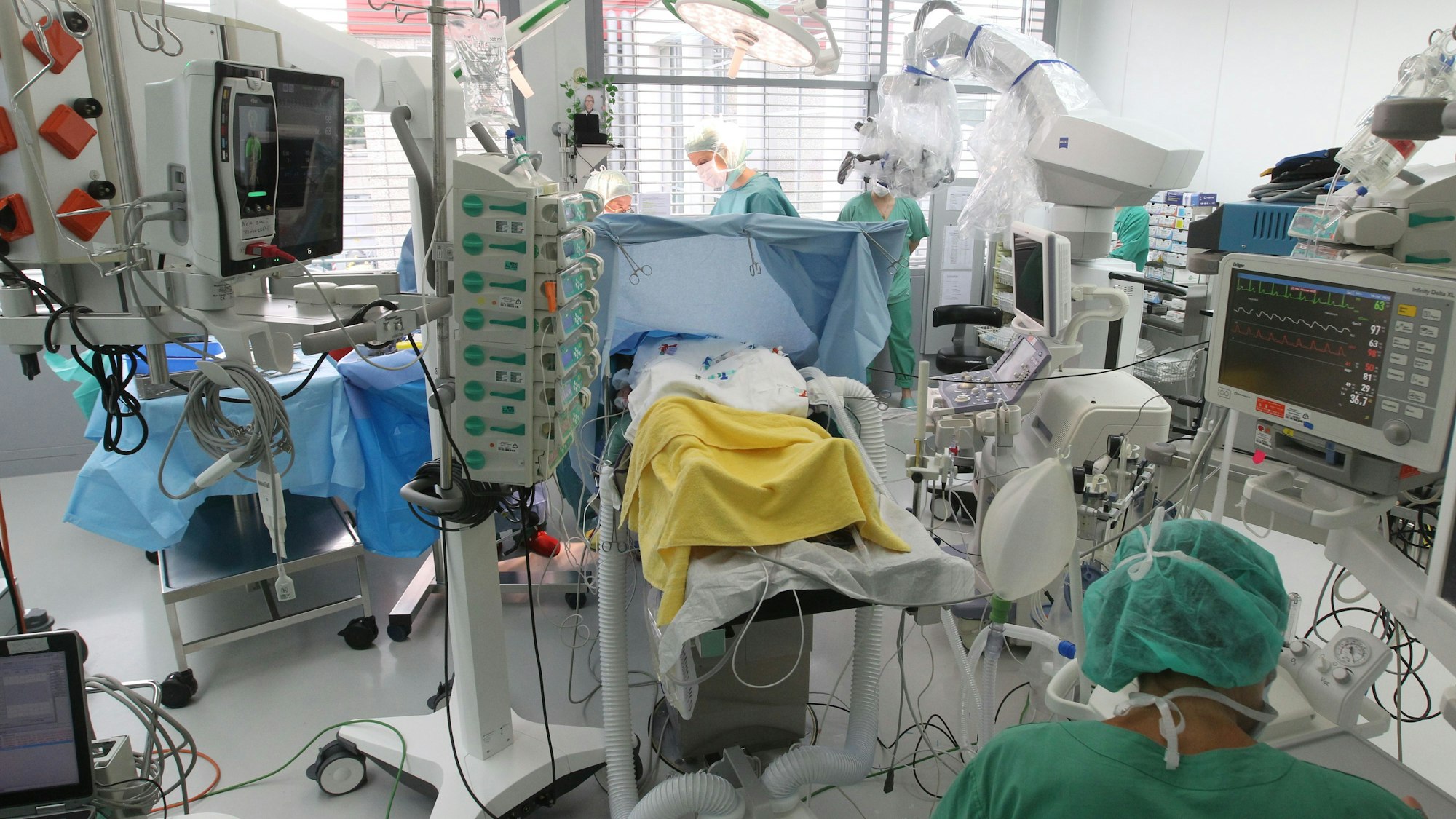 Blick in einen OP-Saal.