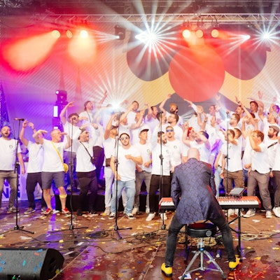 Die Grüngürtelrosen auf der Bühne bei Jeck im Sunnesching