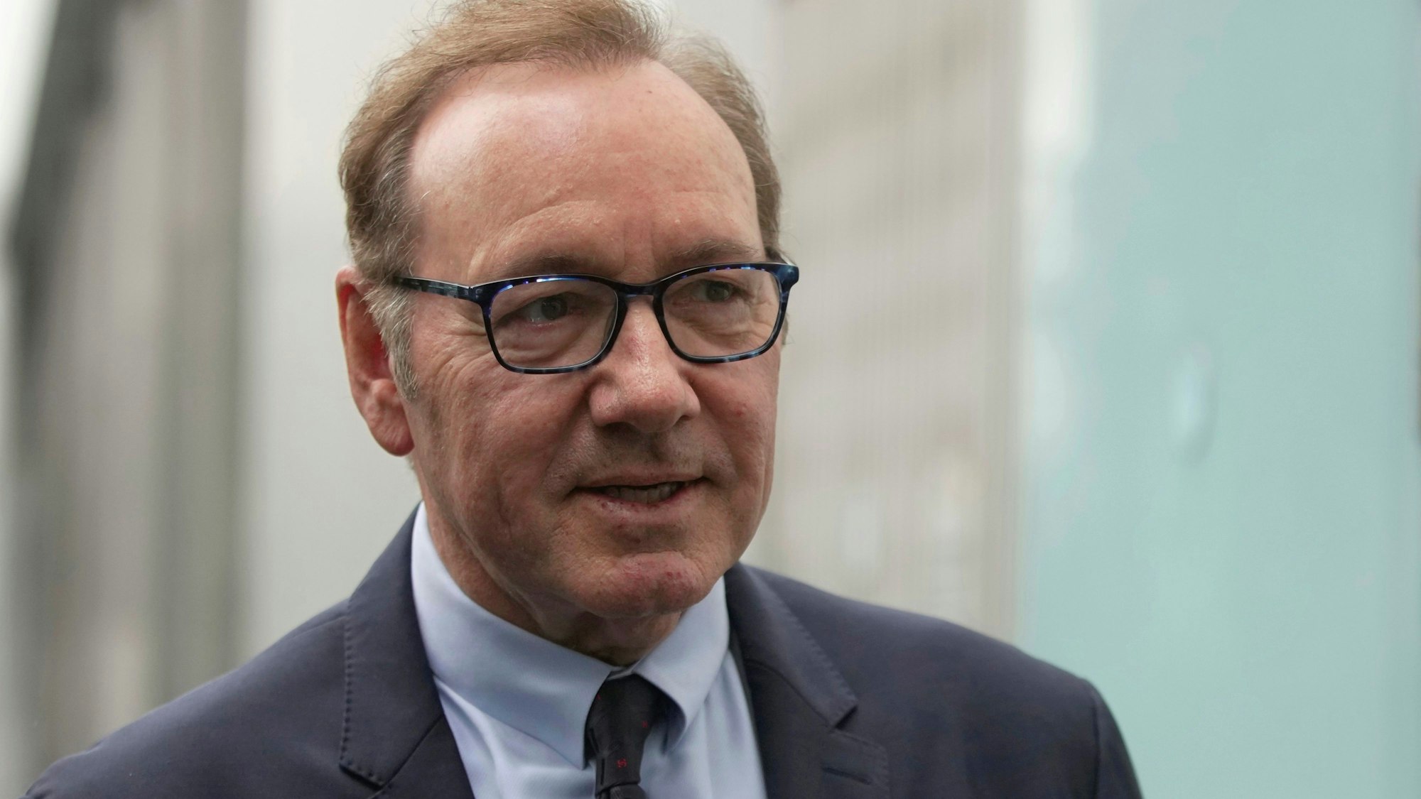 Die Anklage wirft dem Oscar-Gewinner Kevin Spacey in zwölf Fällen teils schwere sexuelle Übergriffe gegen insgesamt vier Männer vor.