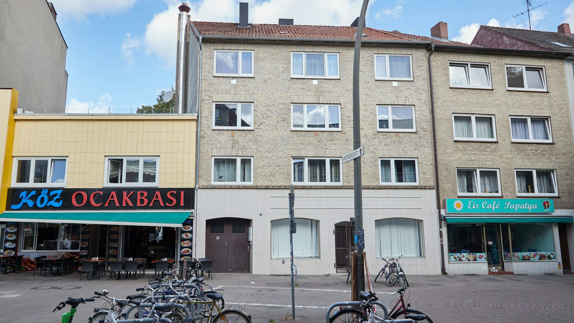 Blick auf ein Mehrfamilienhaus in Hamburg.