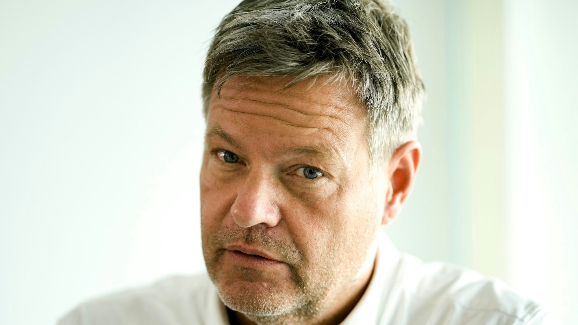 Es ist nicht lange her, da war Robert Habeck einer der beliebtesten Politiker des Landes. Inzwischen ist die Mehrheit der Deutschen mit seiner Arbeit unzufrieden. (Archivbild)