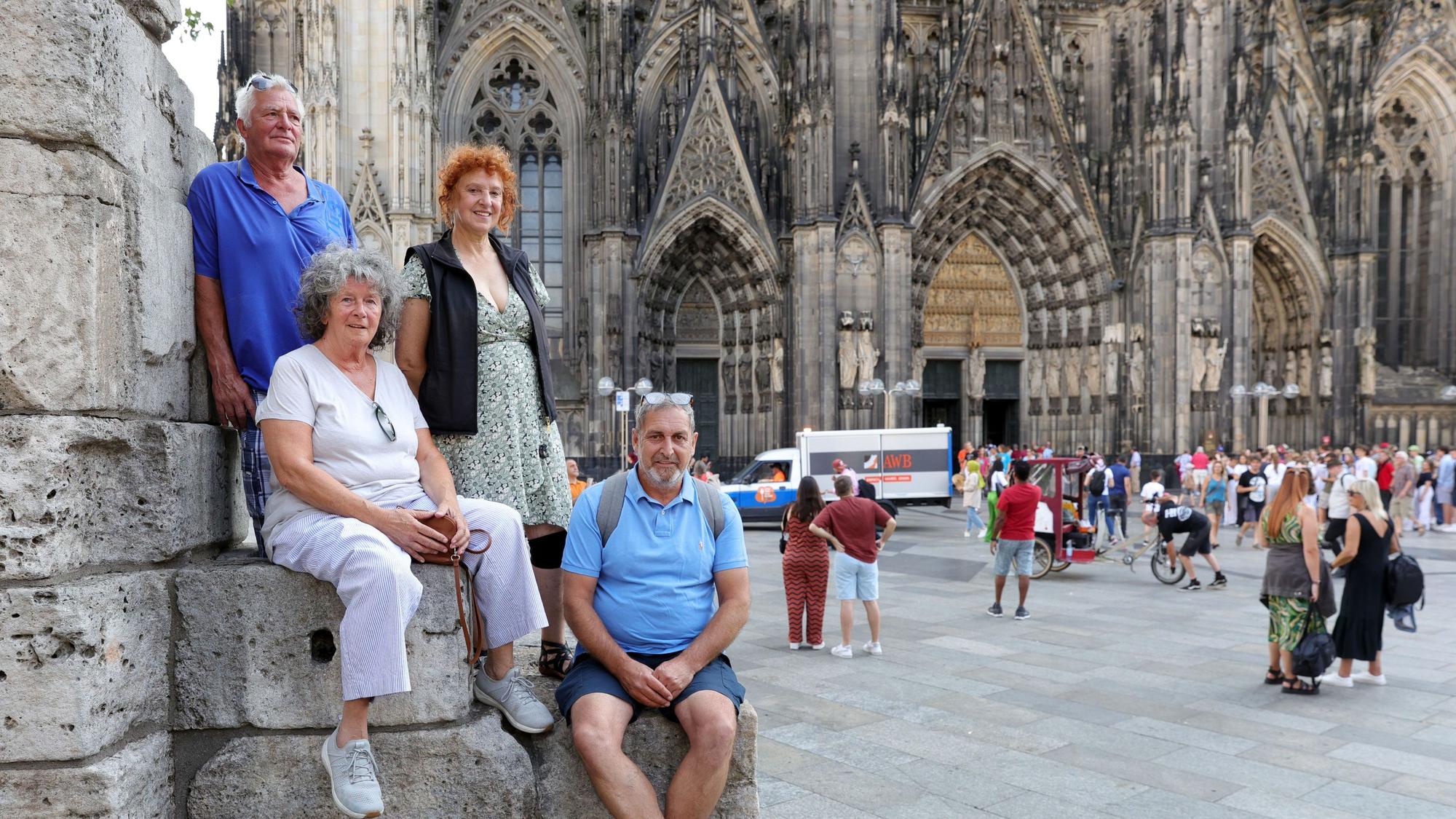 Kölner Stadtführer beschweren sich über den schlechten Zustand der Stadt. Im Bild v.l.n.r. Ronald Jankevics, Brigitte Jankevics, Ilona Priebe und Hartmut Kramer.