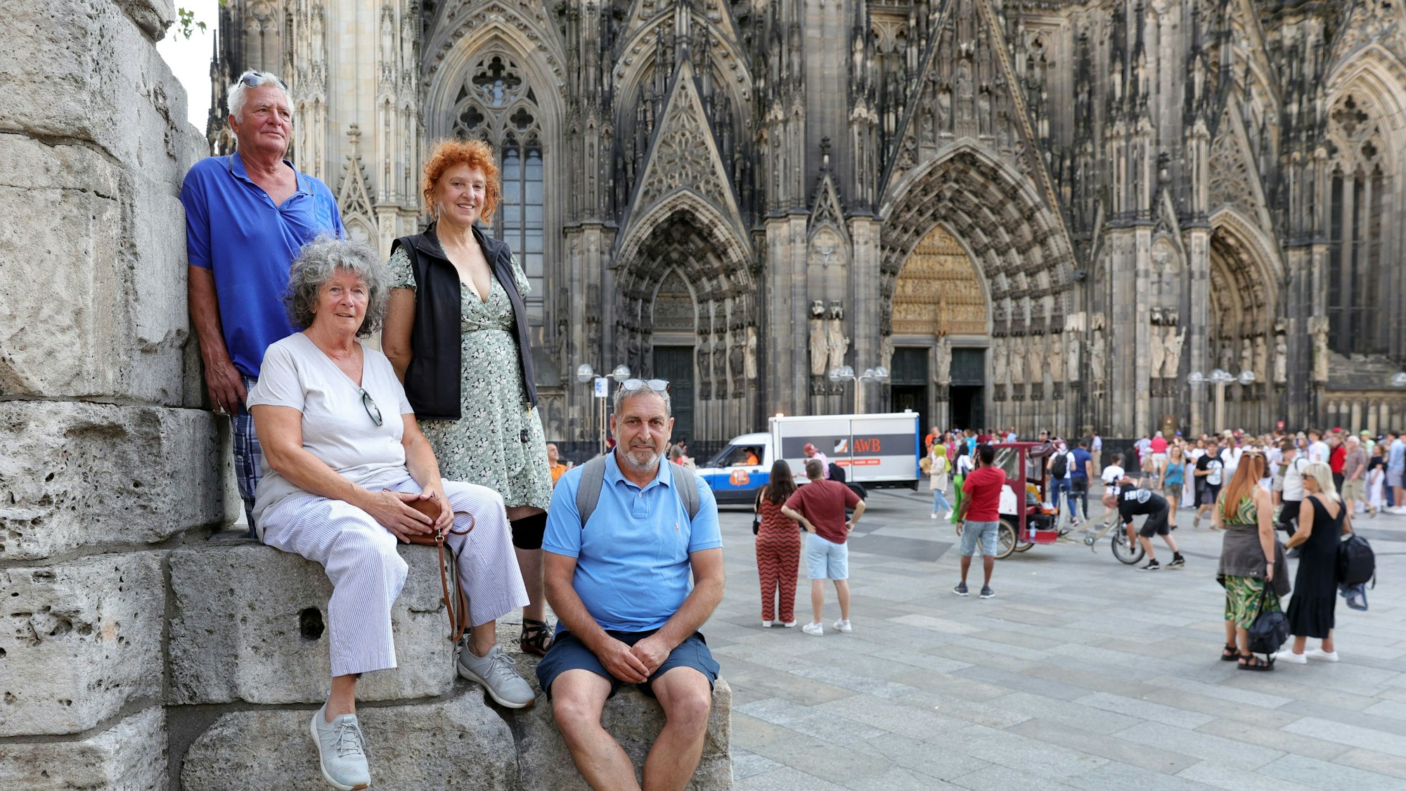 Kölner Stadtführer beschweren sich über den schlechten Zustand der Stadt. Im Bild v.l.n.r. Ronald Jankevics, Brigitte Jankevics, Ilona Priebe und Hartmut Kramer.