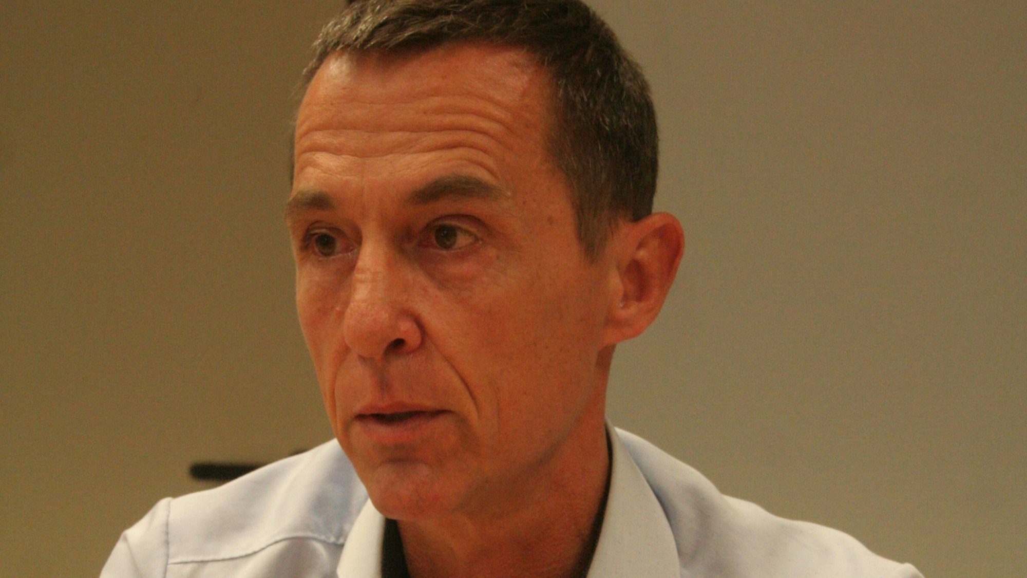 Auf dem Foto ist Kerpens Bürgermeister Dieter Spürck zu sehen.