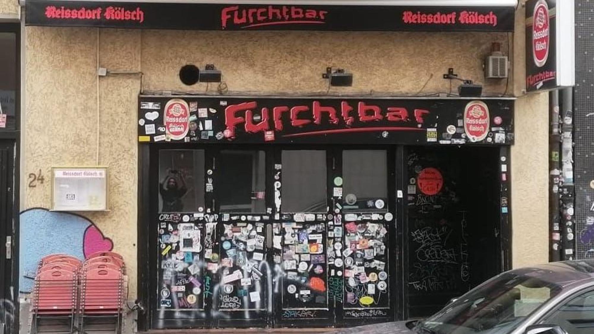 Eingangsbereich zur Kneipe „Furchtbar“ auf der Kyffhäuser Straße.
