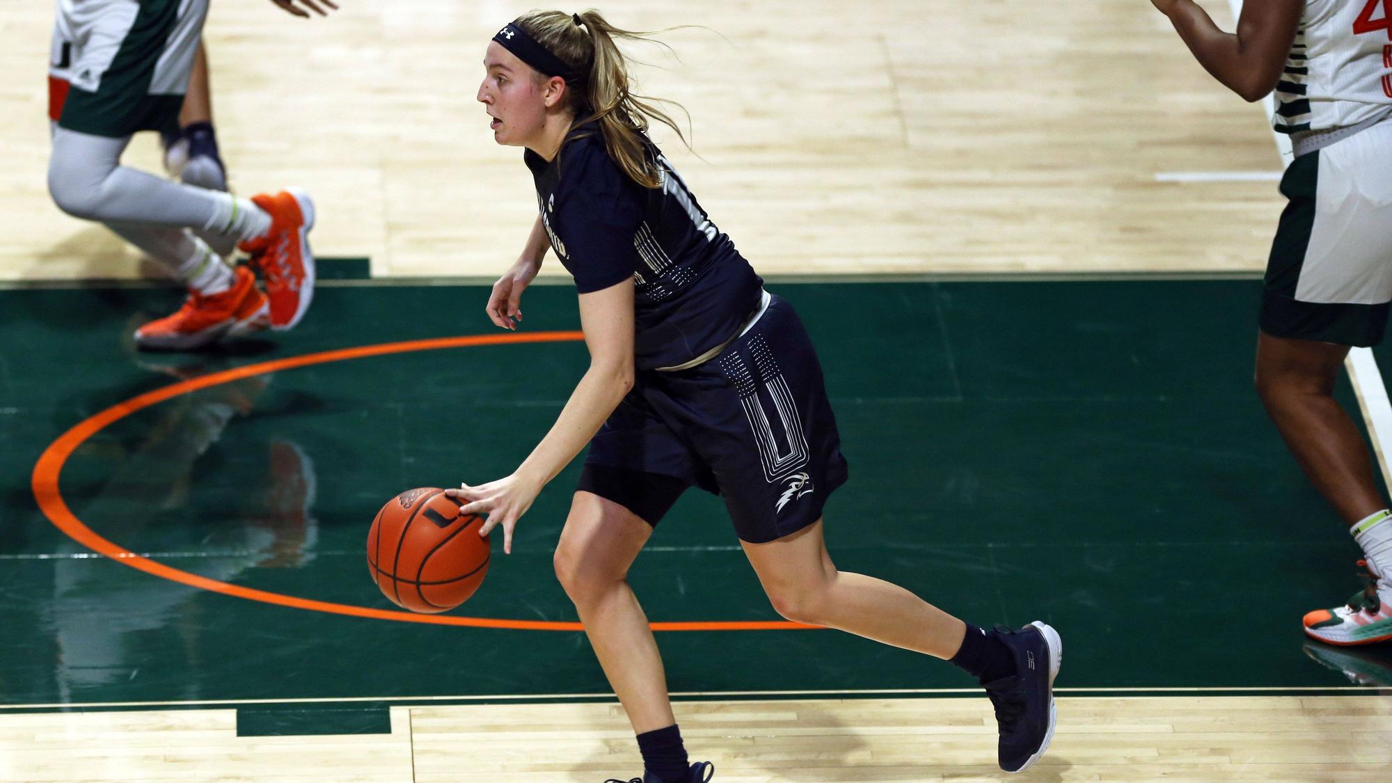 NCAA, College League, USA Womens Basketball: North Florida at Miami-Florida, Nov 28, 2020 Coral Gables, Florida, USA North Florida Lady Ospreys guard Erin Jones 14 dribbles the ball against the Miami Hurricanes during the first half at Watsco Center. Mandatory Credit: Sam Navarro-USA TODAY Sports, 28.11.2020 15:41:05, 15244690, North Florida, Miami-Florida, Miami Hurricanes, NCAA Womens Basketball PUBLICATIONxINxGERxSUIxAUTxONLY Copyright: xSamxNavarrox 15244690