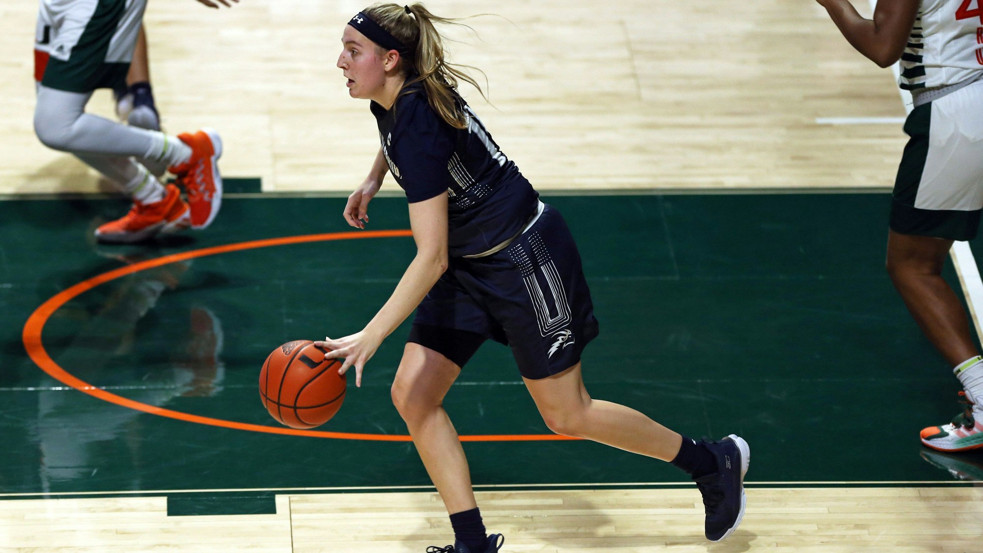NCAA, College League, USA Womens Basketball: North Florida at Miami-Florida, Nov 28, 2020 Coral Gables, Florida, USA North Florida Lady Ospreys guard Erin Jones 14 dribbles the ball against the Miami Hurricanes during the first half at Watsco Center. Mandatory Credit: Sam Navarro-USA TODAY Sports, 28.11.2020 15:41:05, 15244690, North Florida, Miami-Florida, Miami Hurricanes, NCAA Womens Basketball PUBLICATIONxINxGERxSUIxAUTxONLY Copyright: xSamxNavarrox 15244690