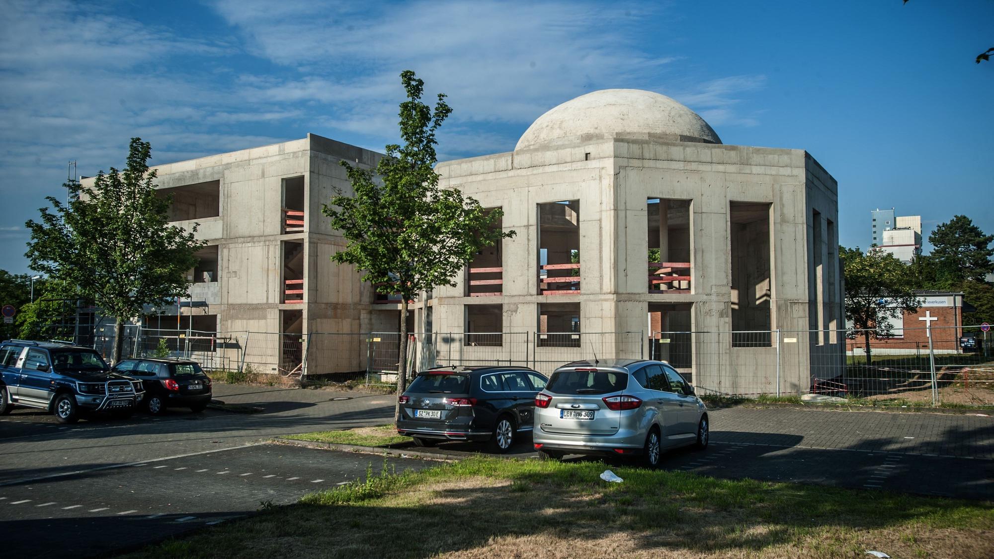 Moschee-Rohbau des Vereins Maghariba neben dem P&R-Platz am Bahnhof Manfort.