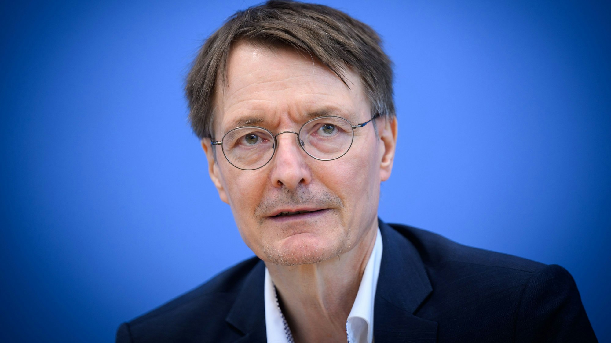 Als Maßnahme gegen die Sommerhitze hat Bundesgesundheitsminister Lauterbach die Öffnung von Kirchen gefordert.