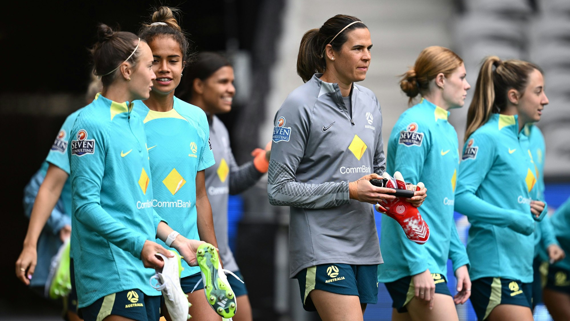 Lydia Williams von den Matildas (m) während eines Mannschaftstrainings vor der FIFA Frauen-Weltmeisterschaft im Marvel Stadium in Melbourne.