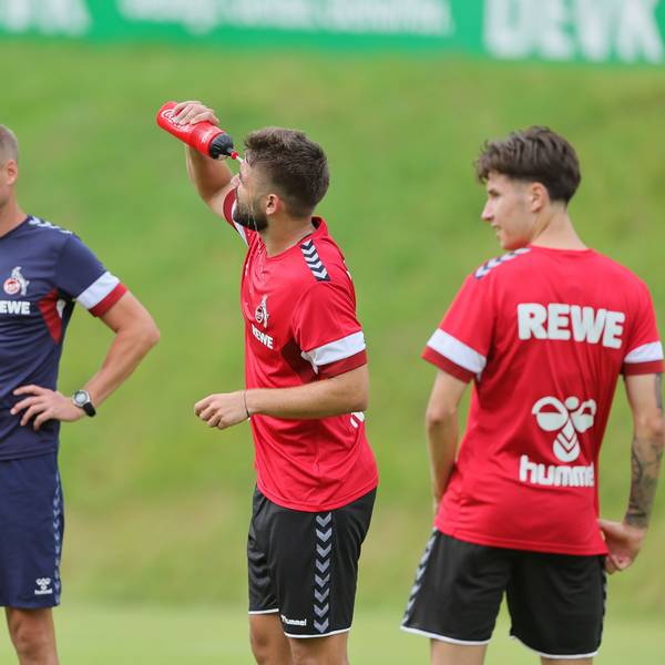 Die Kölner Nachzügler Eric Martel (v.l.), Nikola Soldo und Denis Huseinbasic stiegen am Montag in Maria Alm ins Training ein und absolvierten unter der Leitung von Co-Trainer Kevin McKenna eine Extra-Einheit.